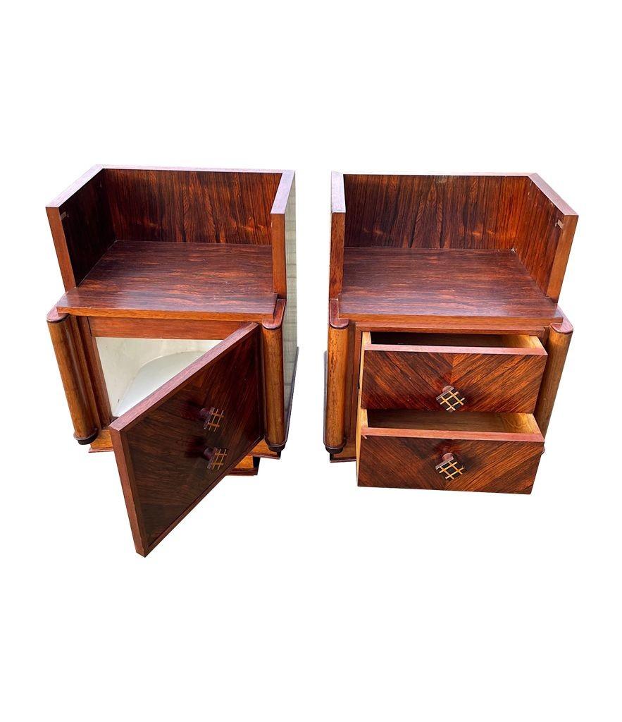 Pair of 1930s Art Deco Walnut Bedside Table with Marquetry Detail In Good Condition For Sale In London, GB