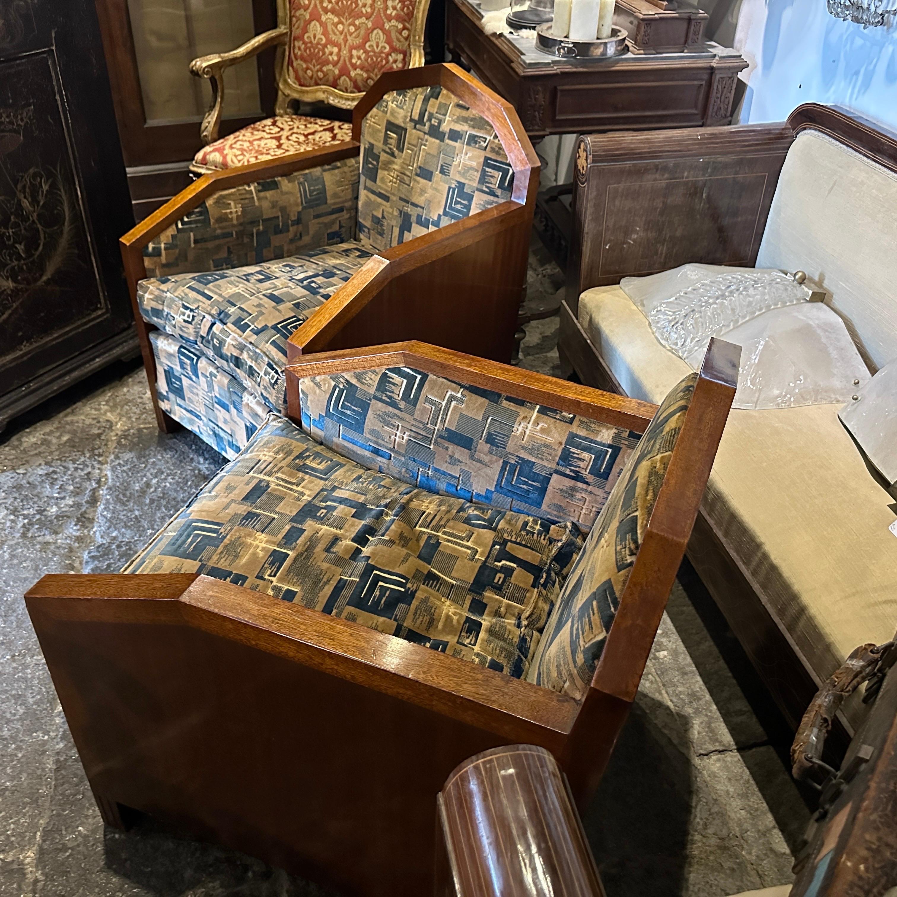 A Pair of 1930s Art Deco Wood and Original Velvet Fabric Italian Armchairs en venta 4