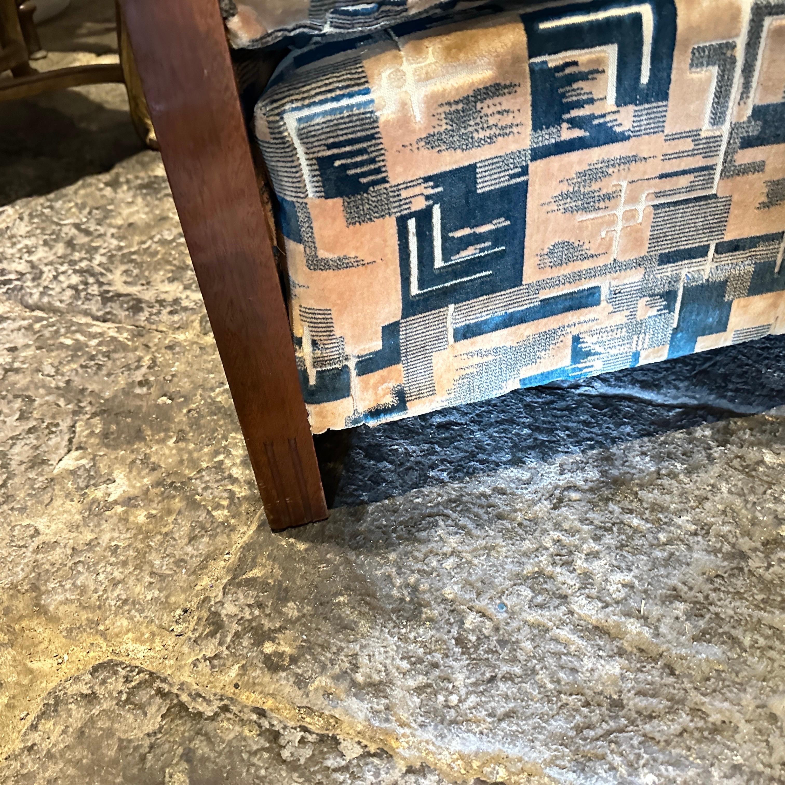 A Pair of 1930s Art Deco Wood and Original Velvet Fabric Italian Armchairs en venta 5