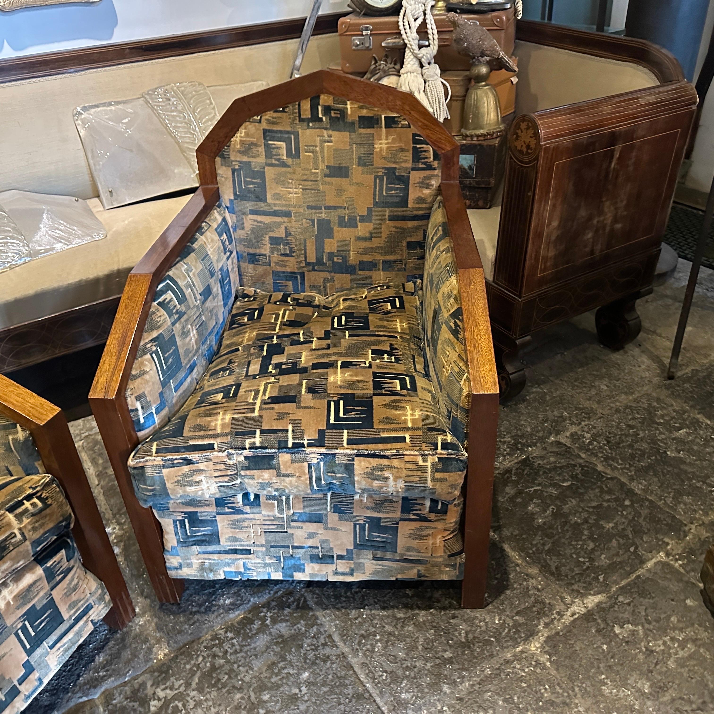 A Pair of 1930s Art Deco Wood and Original Velvet Fabric Italian Armchairs Art Decó en venta