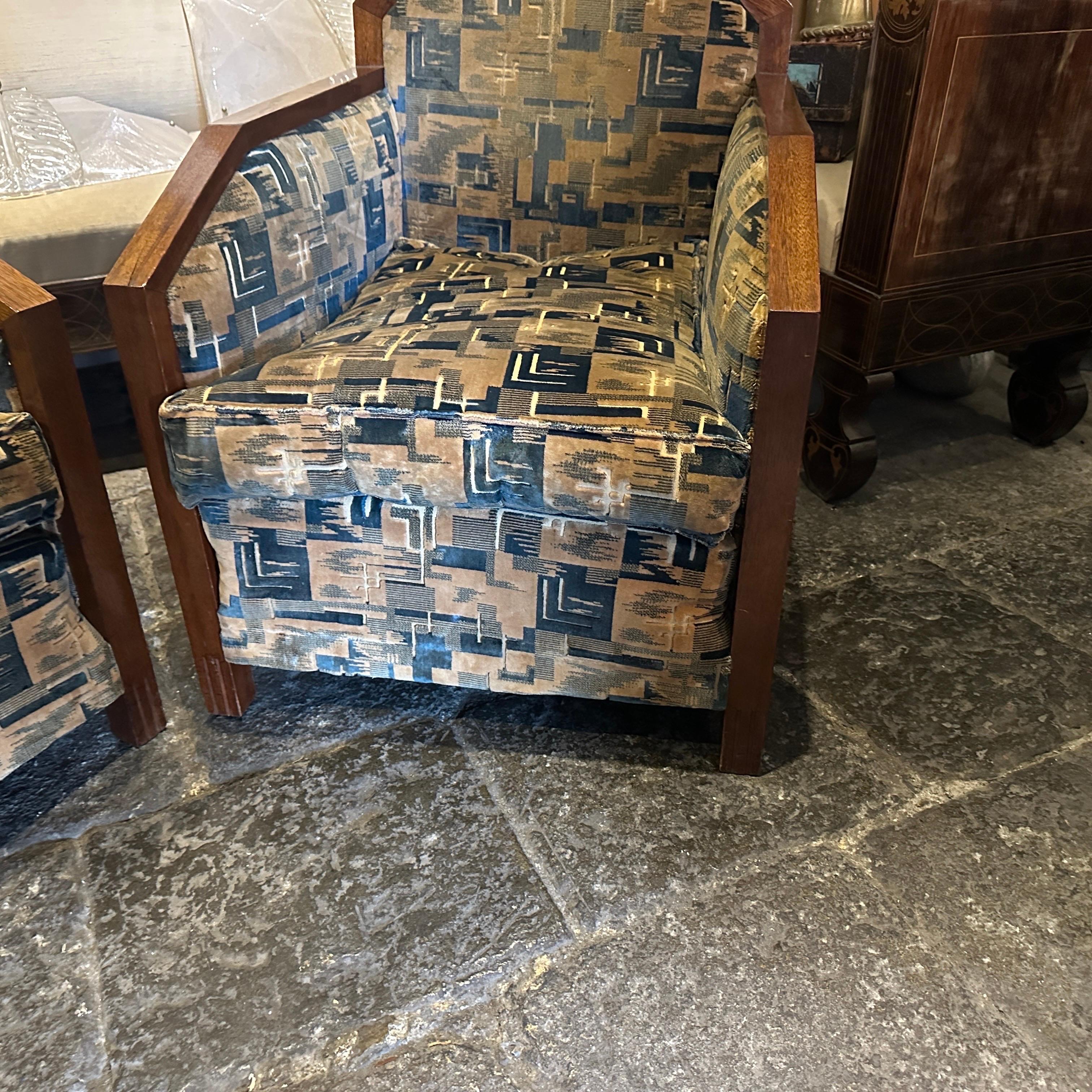 A Pair of 1930s Art Deco Wood and Original Velvet Fabric Italian Armchairs siglo XX en venta
