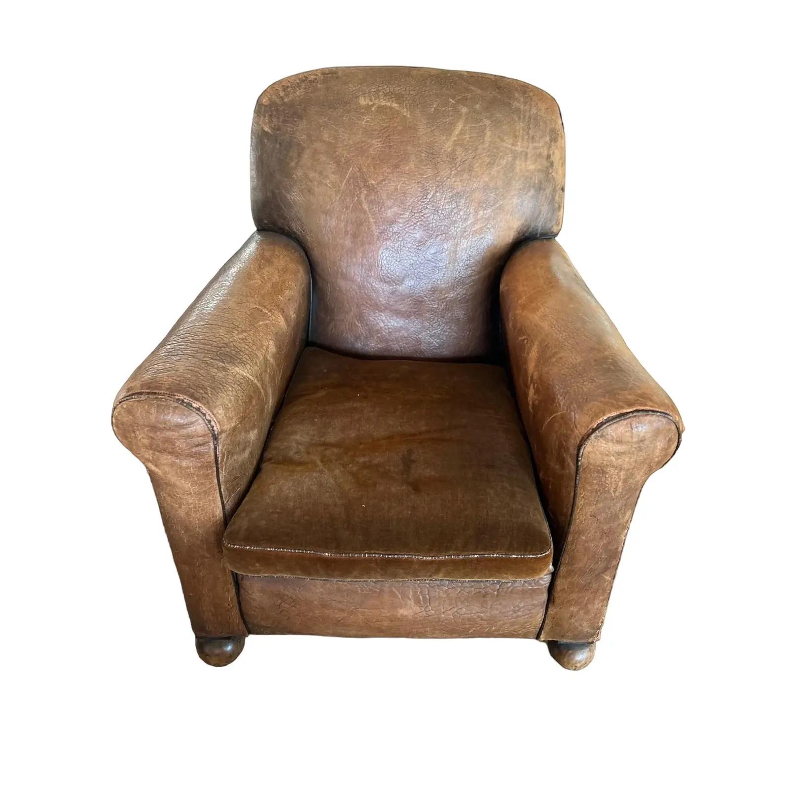 A Pair of 1930's French Art Deco Leather Low Club Chairs im Zustand „Gut“ im Angebot in West Hollywood, CA