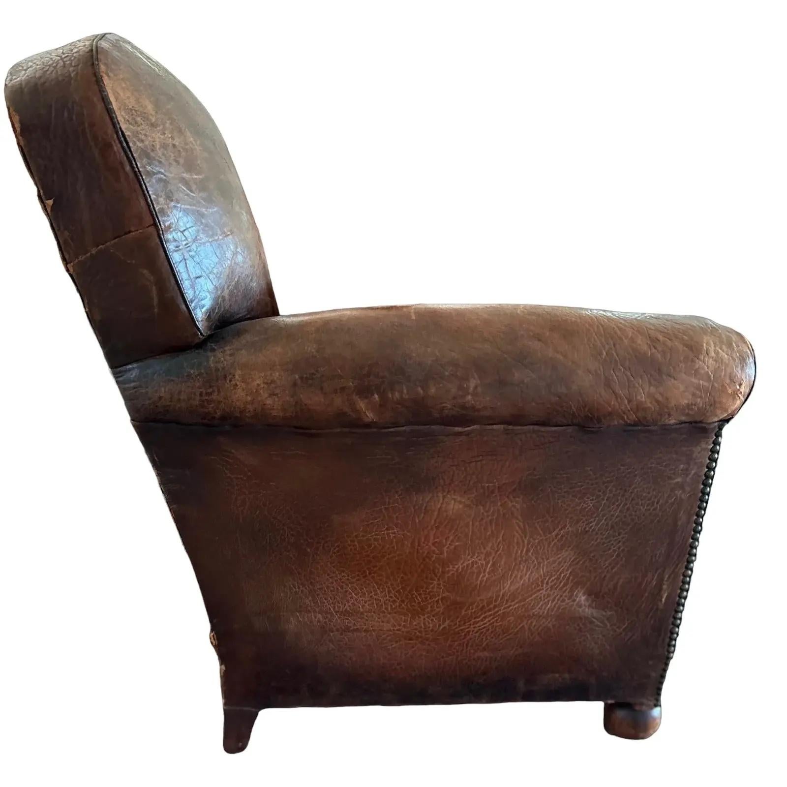 A Pair of 1930's French Art Deco Leather Low Club Chairs (Mitte des 20. Jahrhunderts) im Angebot