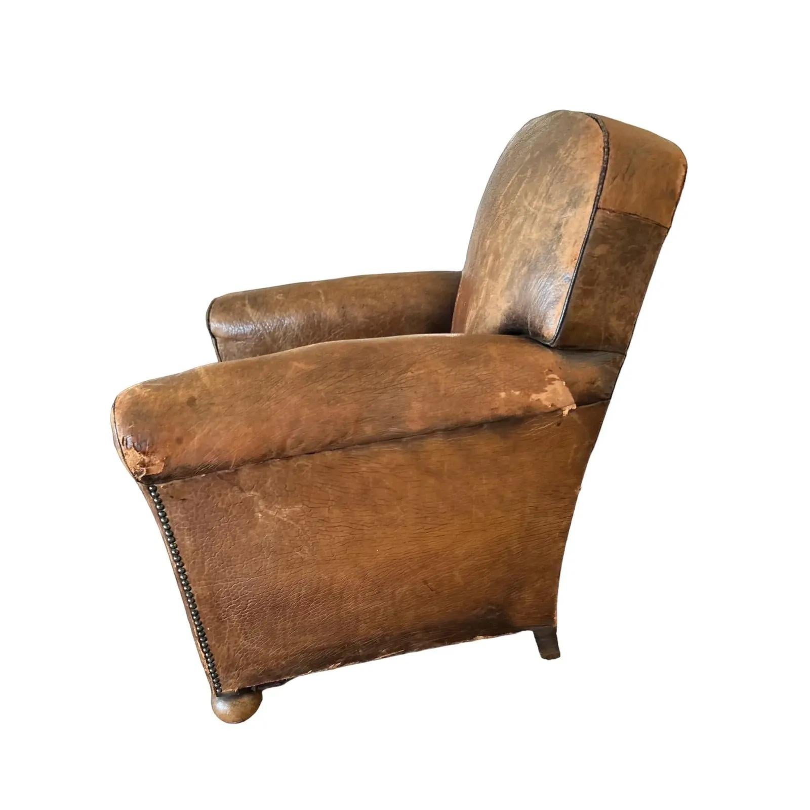 A Pair of 1930's French Art Deco Leather Low Club Chairs (Leder) im Angebot