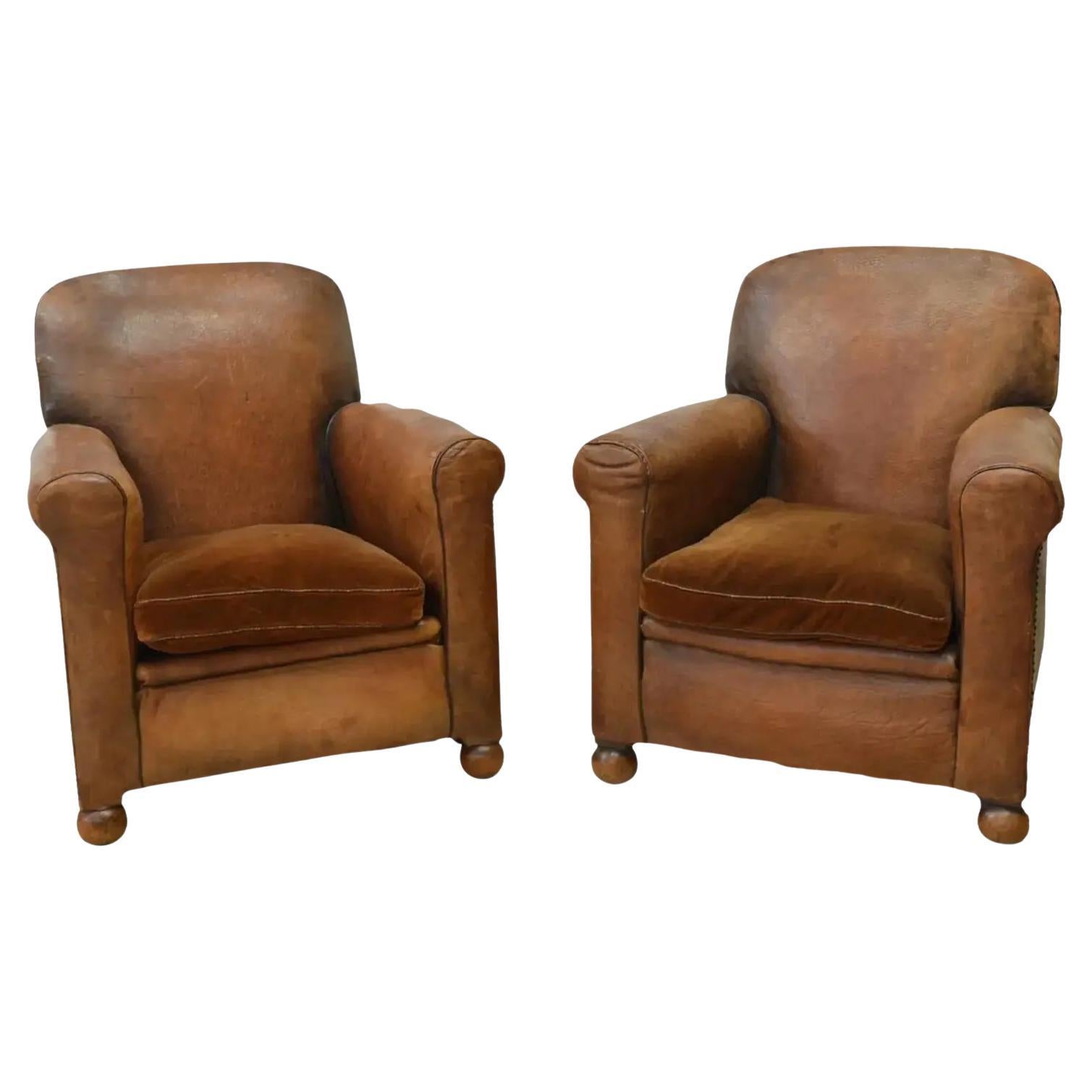 A Pair of 1930's French Art Deco Leather Low Club Chairs im Angebot