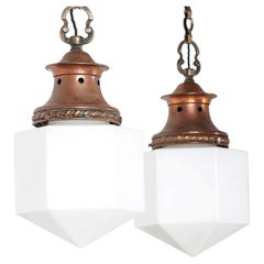 Une paire de lampes hexagonales des années 1930