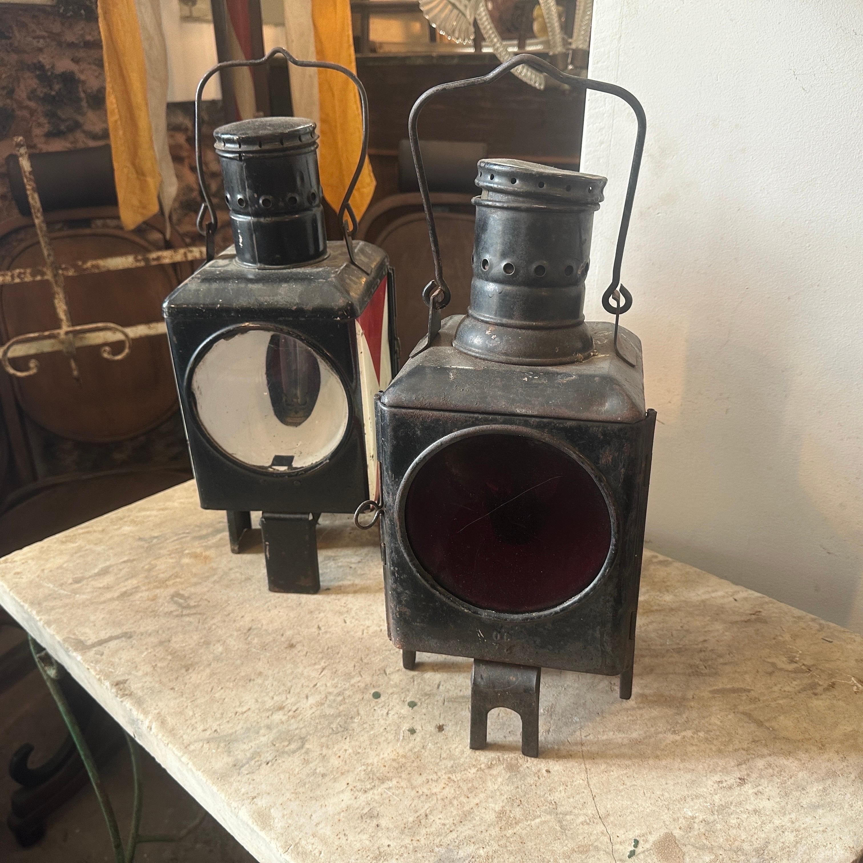 A Pair of 1930s Iron and Glass Germain Railways Lanterns  In Good Condition In Catania, Sicilia