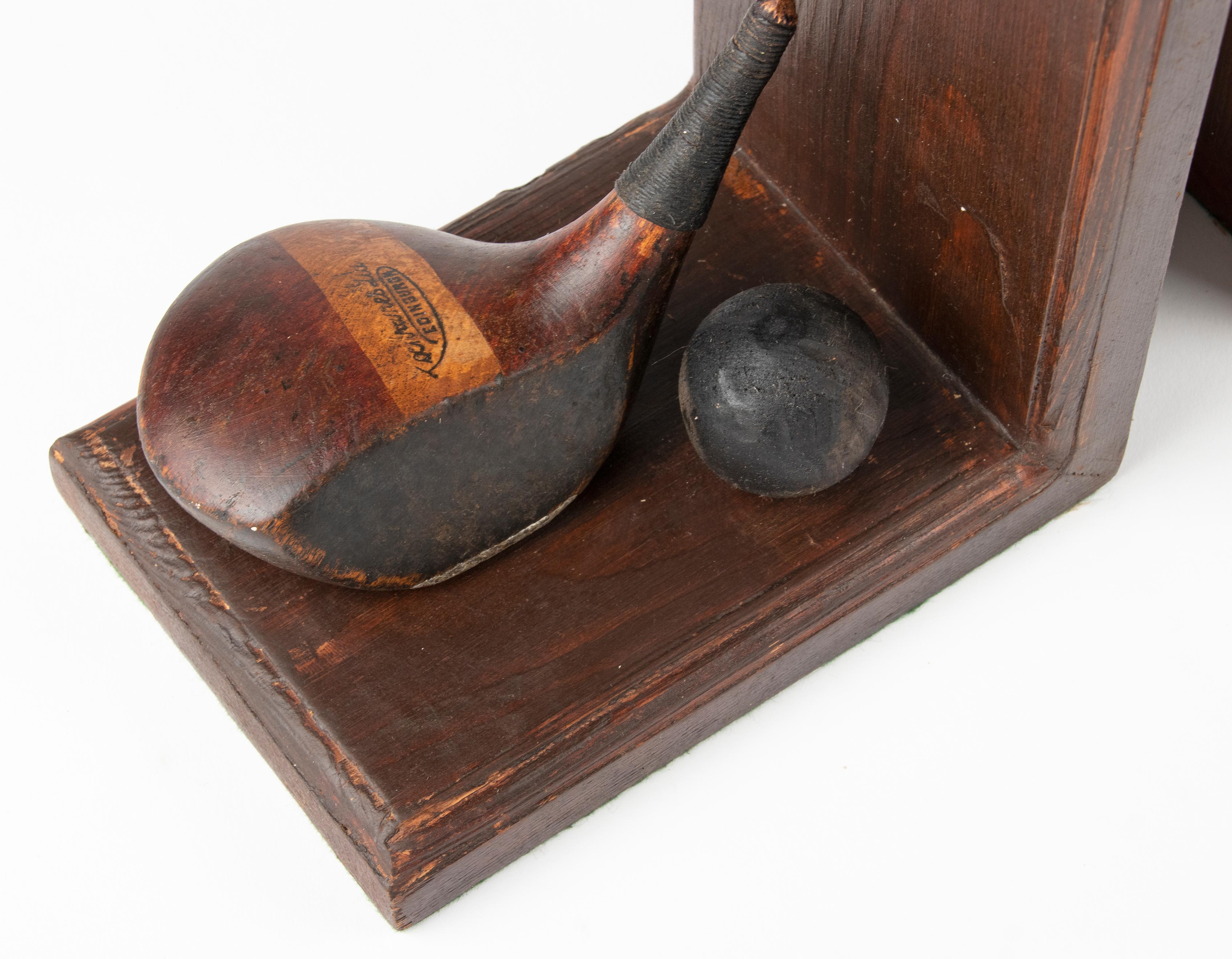 Pair of 1930's Pine Wood Bookends from Golf Club Saint Andrews In Good Condition In Casteren, Noord-Brabant