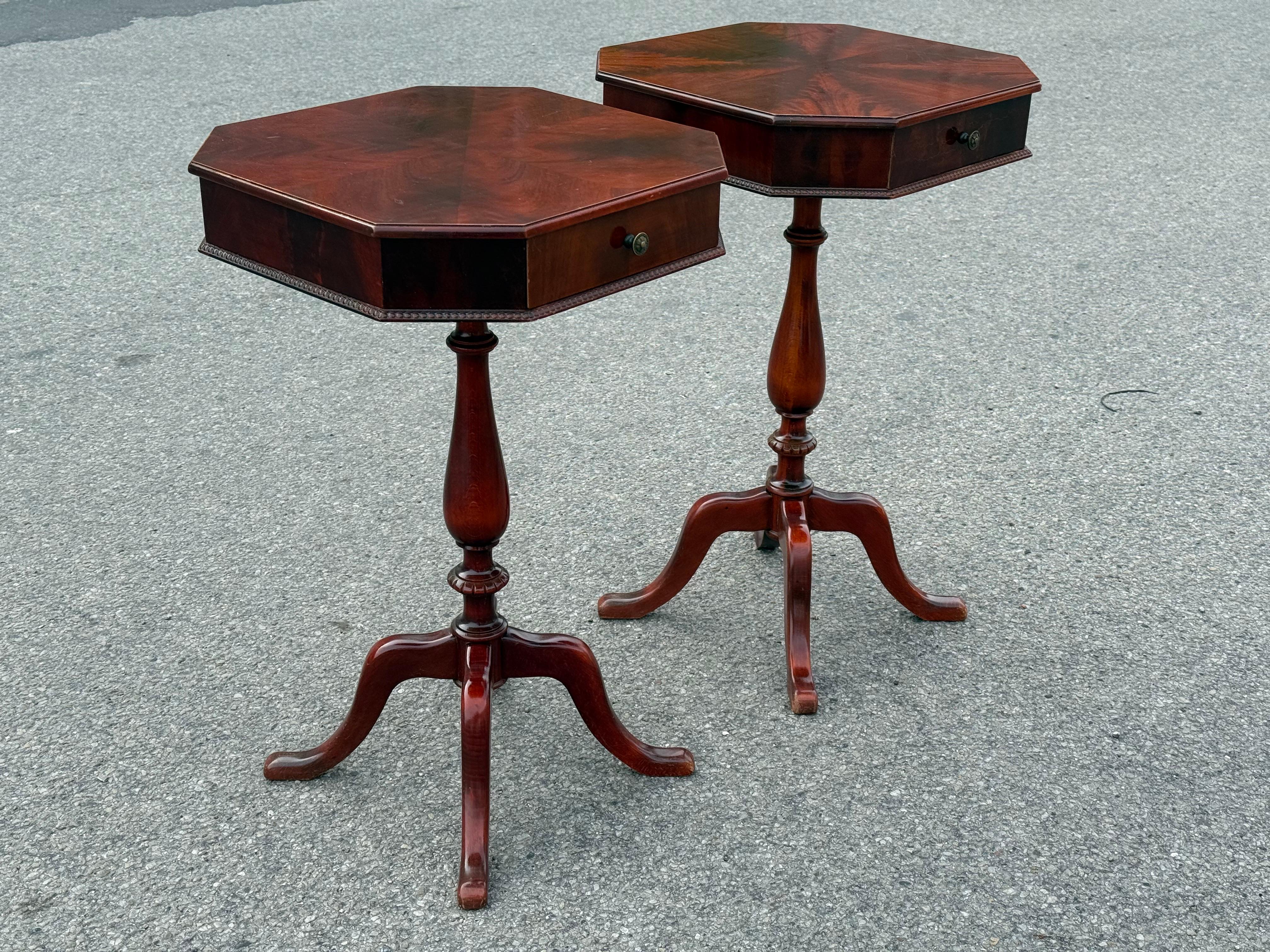 A beautiful well kept pair of nightstands or sidetables from around 1940s