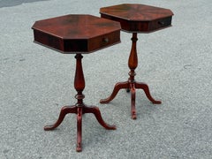 A pair of 1940´s Mahogany One Drawer nightstands with Splayed Legs