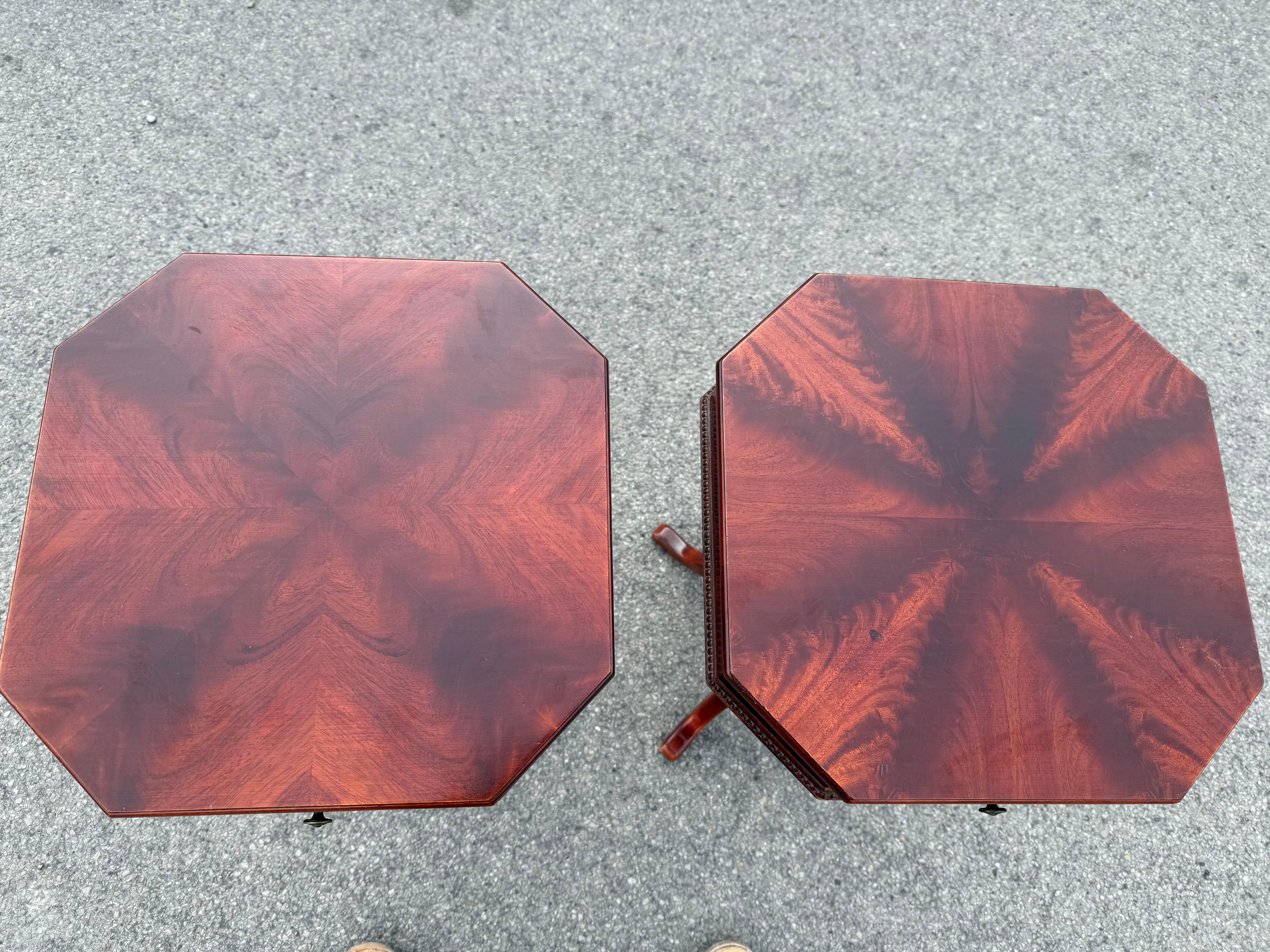 English A pair of 1940´s Mahogany One Drawer nightstands with Splayed Legs For Sale