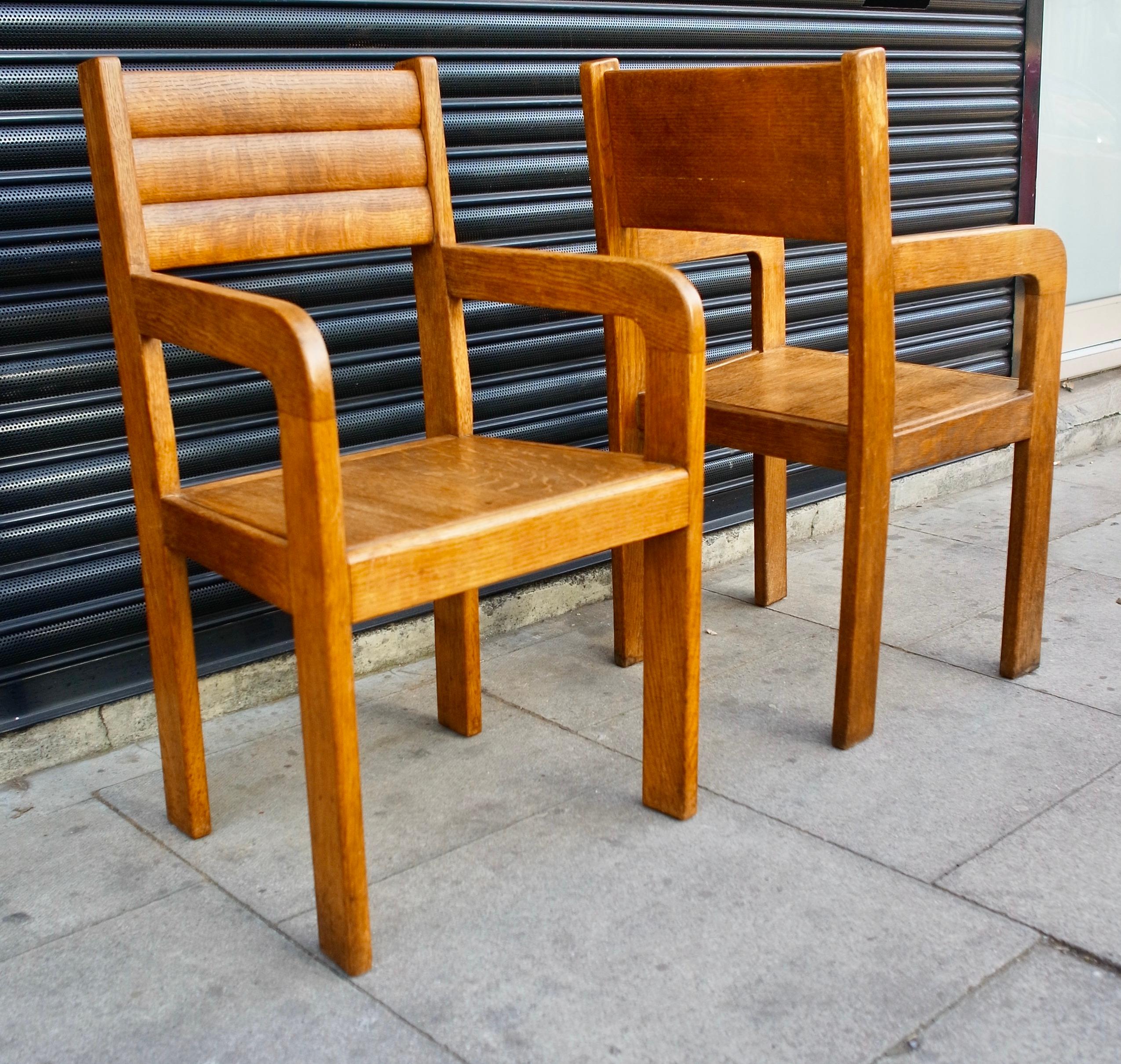 Pair of 1940s Handmade English Oak Vintage Carver/Side Chairs For Sale 1