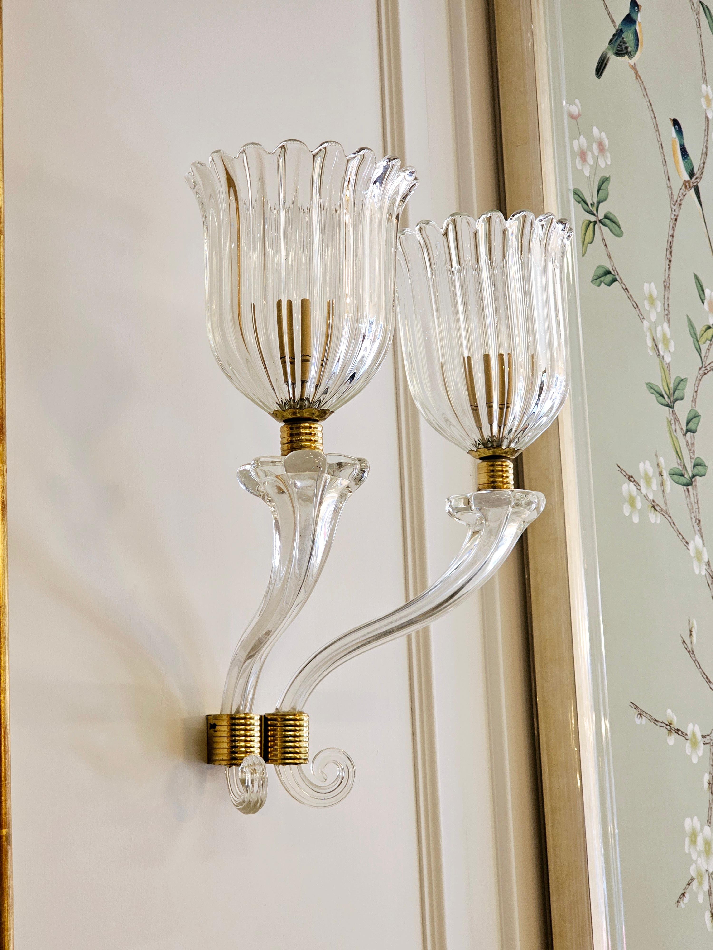 Mid-Century Modern Pair of 1940s Murano Glass Tulip Cup Wall Sconces by Barovier & Toso For Sale