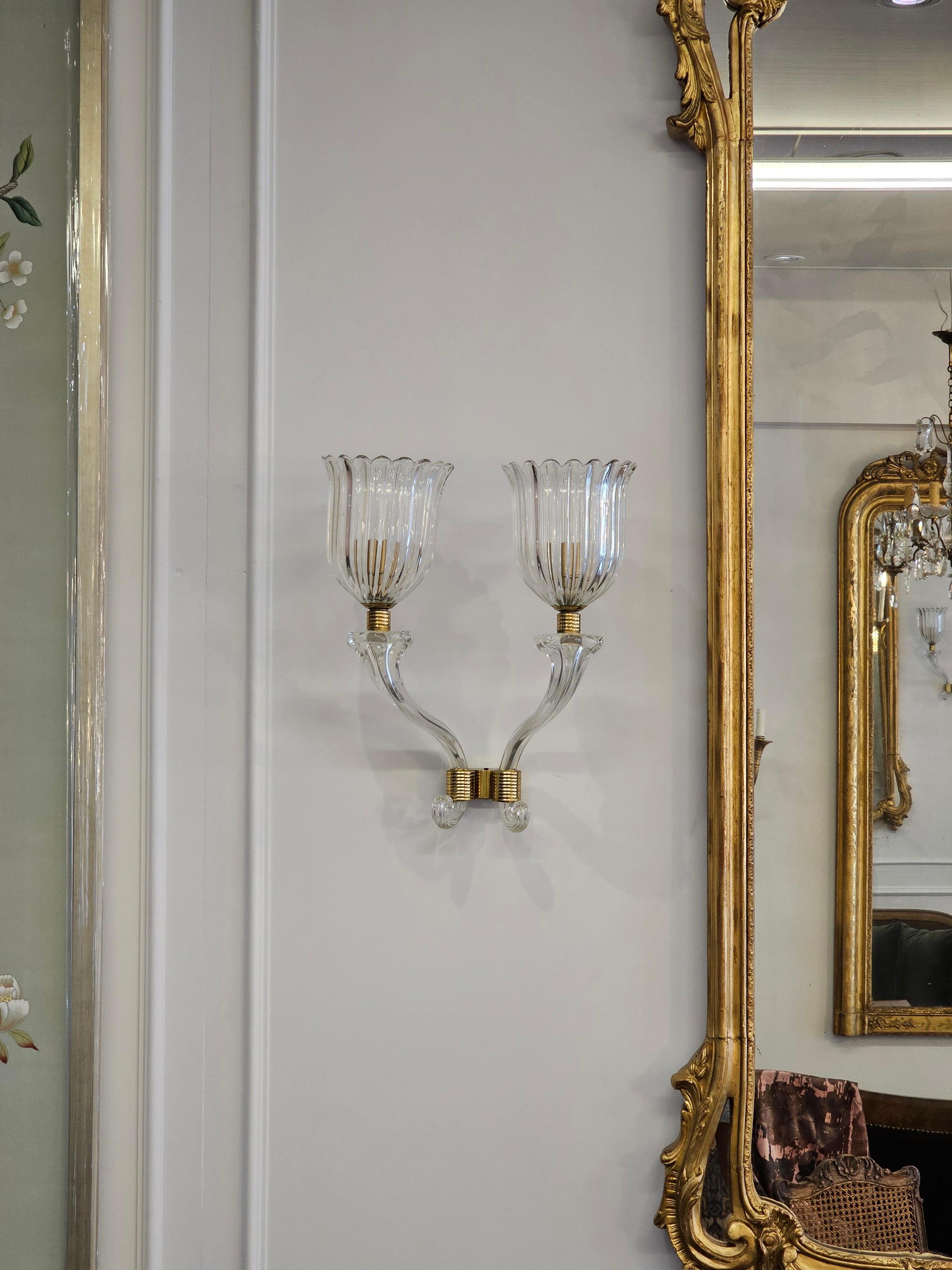 Italian Pair of 1940s Murano Glass Tulip Cup Wall Sconces by Barovier & Toso For Sale