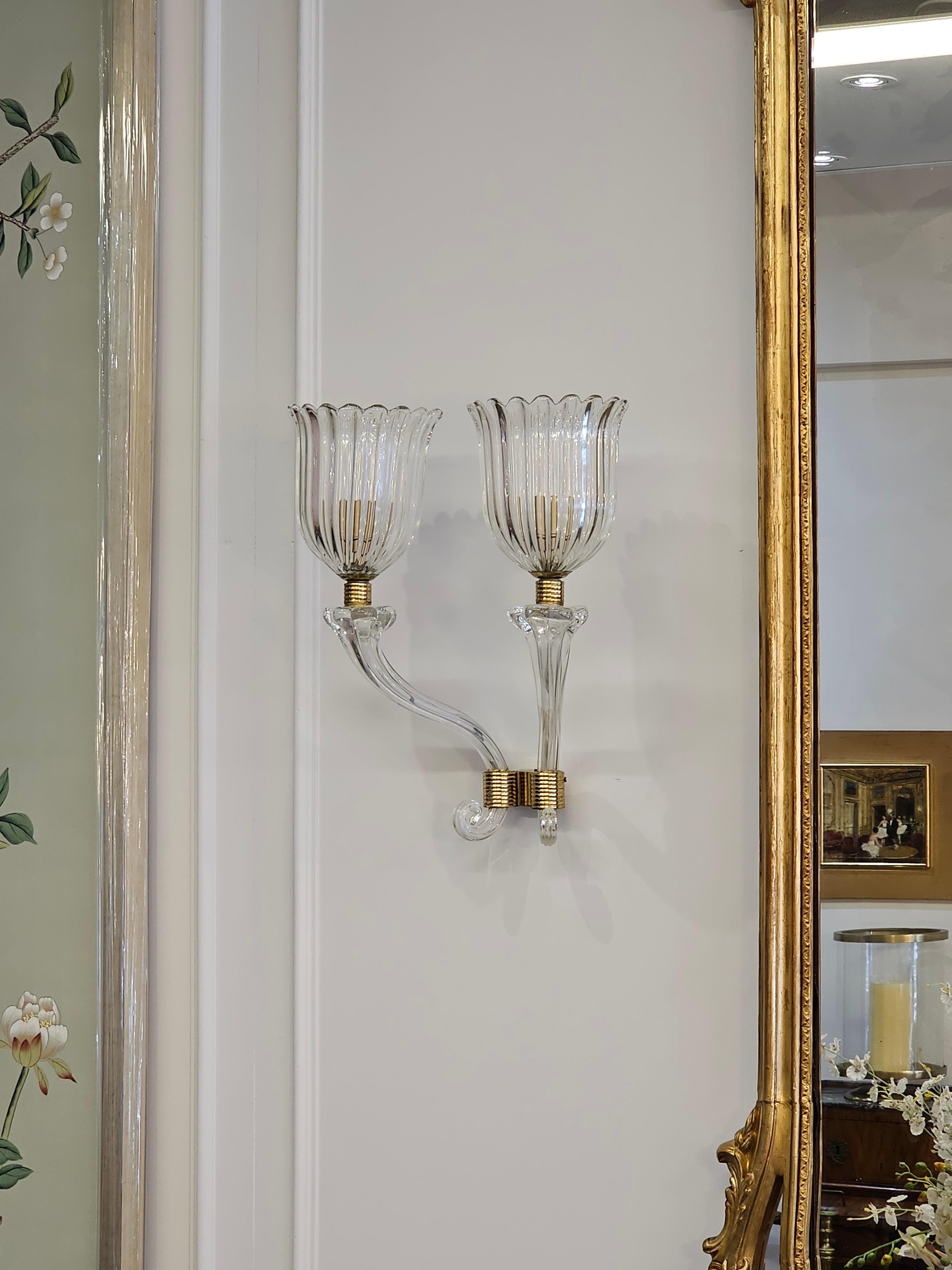 Mid-20th Century Pair of 1940s Murano Glass Tulip Cup Wall Sconces by Barovier & Toso For Sale