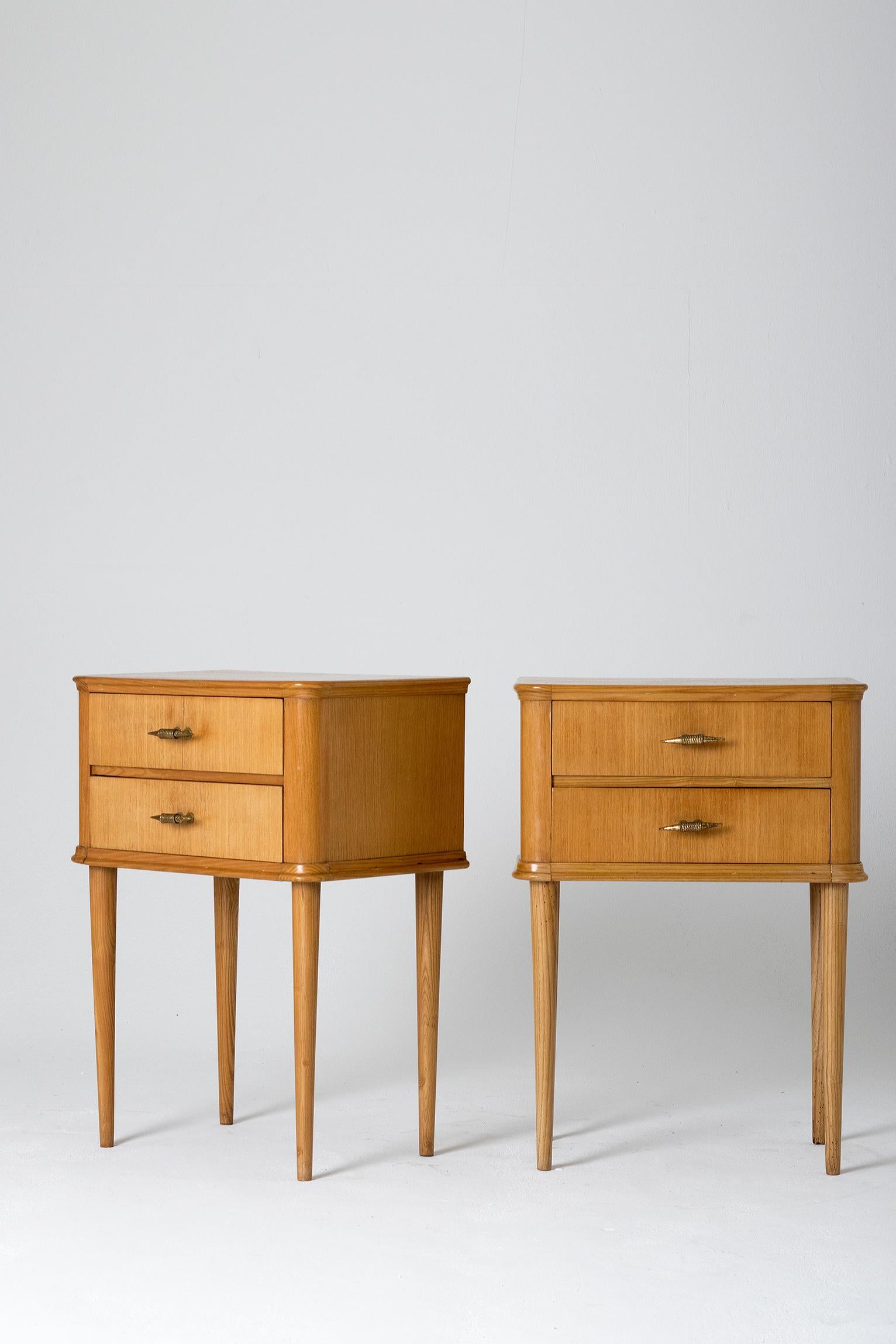 Mid-Century Modern Pair of 1940s Oak Bedside Tables