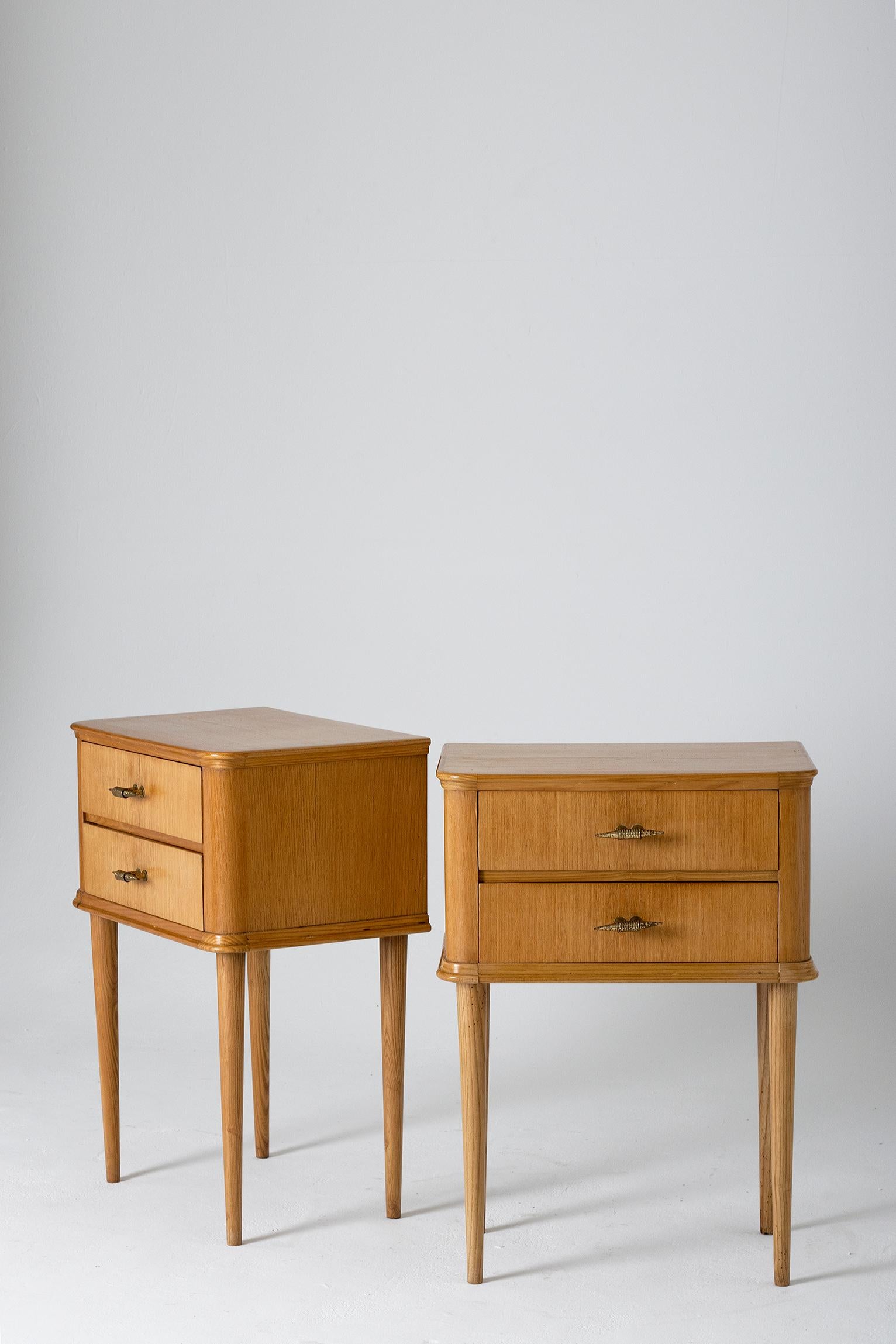 Pair of 1940s Oak Bedside Tables In Good Condition In London, GB