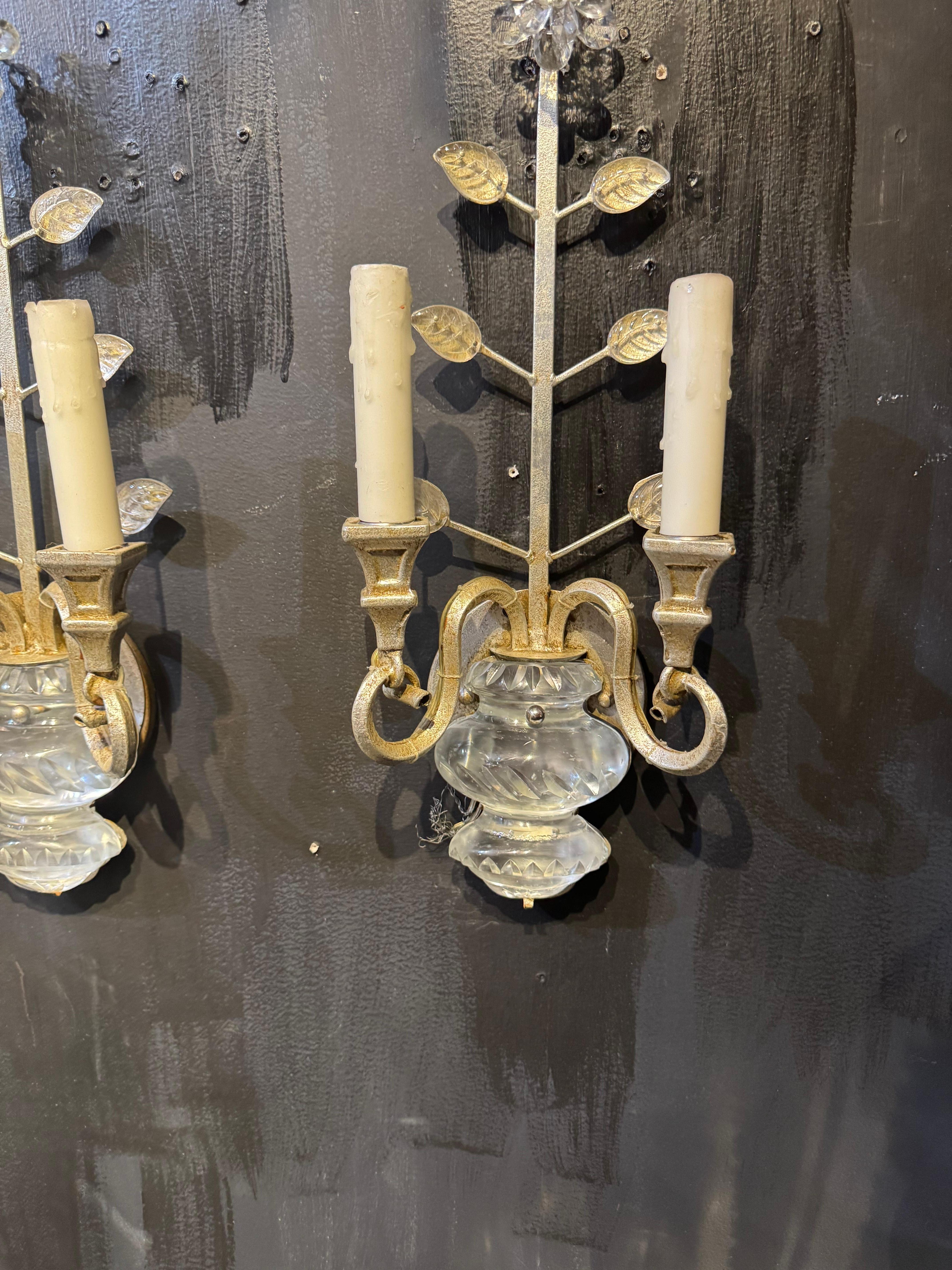 Silvered A pair of 1940’s Silver leaves French sconces For Sale