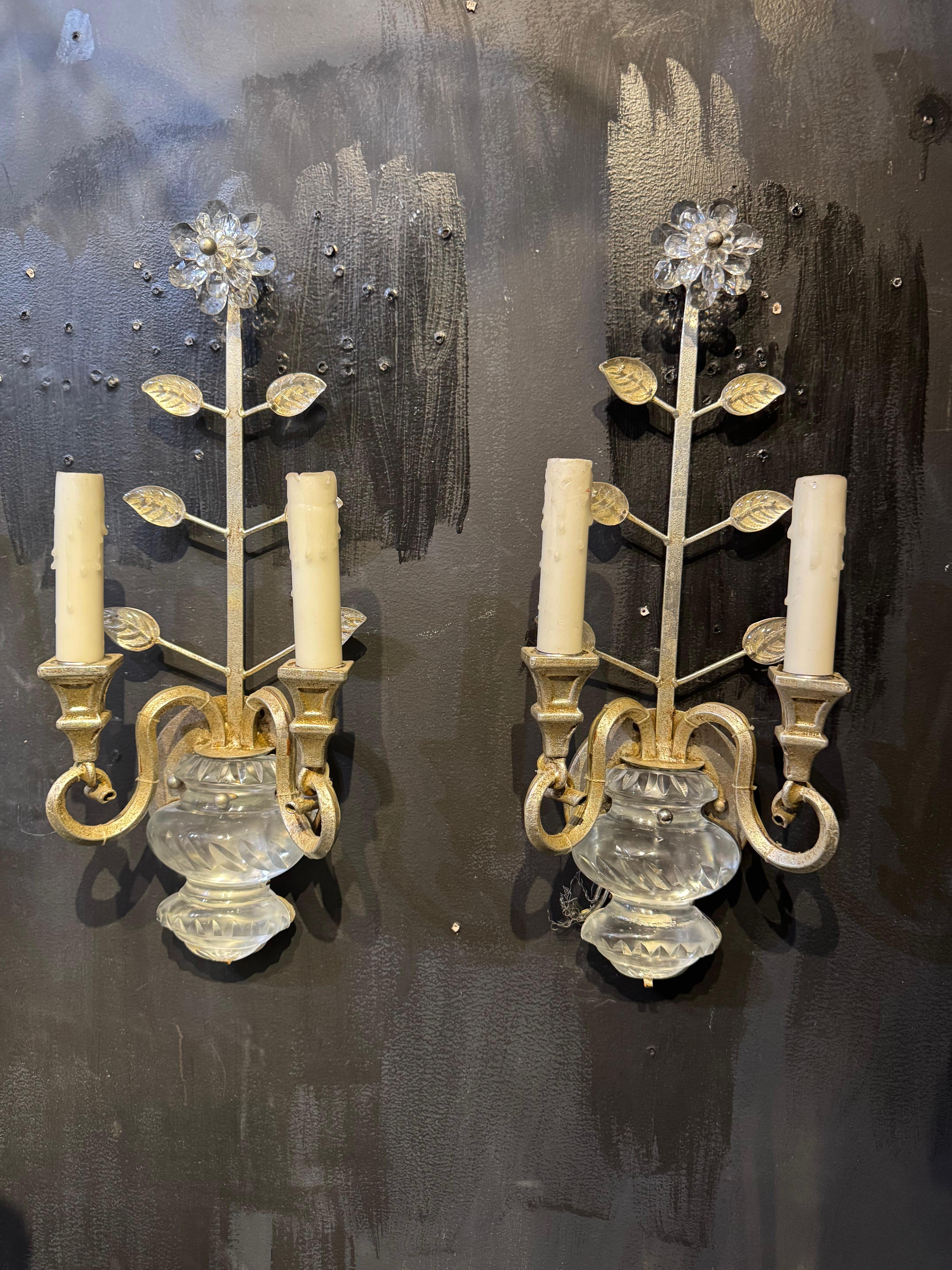 Metal A pair of 1940’s Silver leaves French sconces For Sale