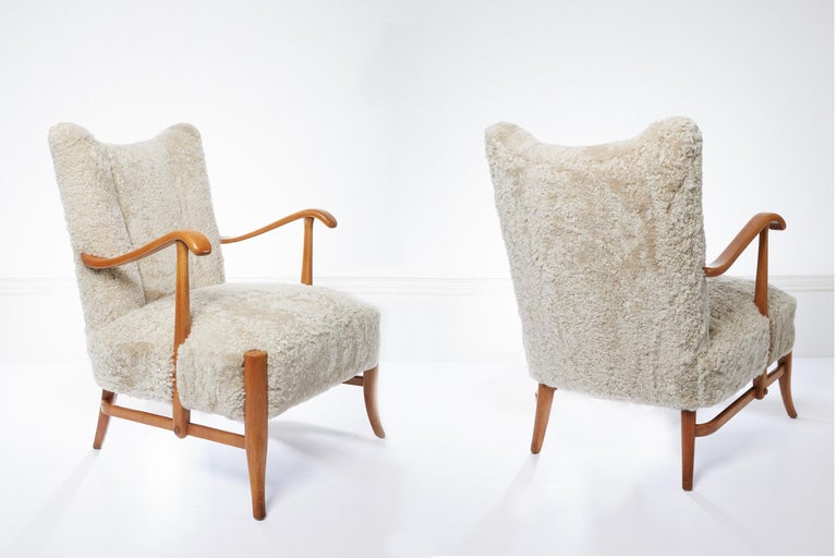 Pair of 1940s Swedish Birch Wood Armchairs Upholstered in Mohawi Sheepskin In Good Condition For Sale In London, GB