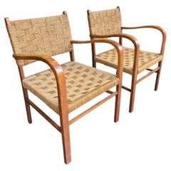 Une paire de chaises en bois courbé et corde des années 1950 dans le style d'Erich Dieckmann.