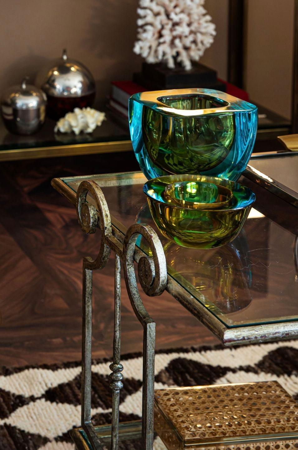 Wrought Iron A pair of 1950s gilt wrought iron French side tables, with glass shelves For Sale
