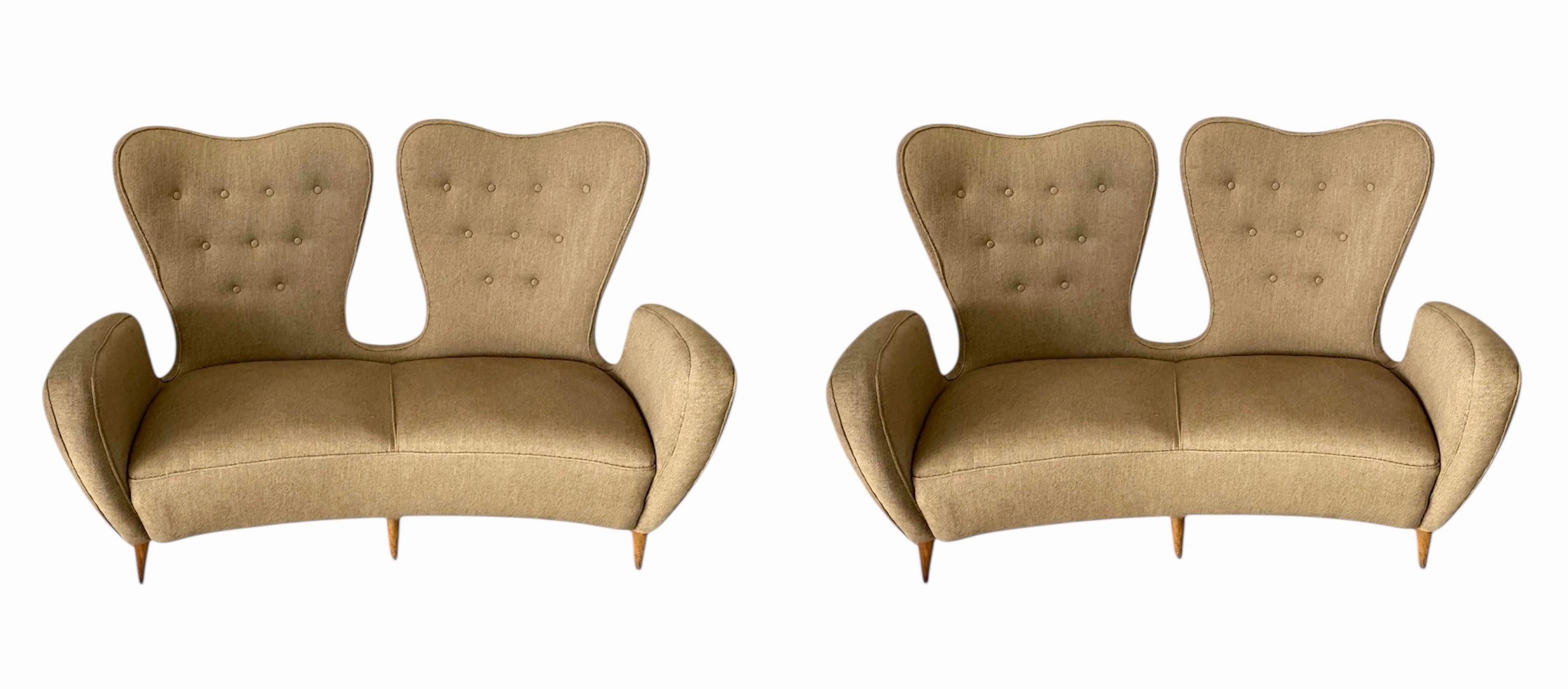 A Pair of 1950s Italian  1950s sofas reupholstered in linen In Excellent Condition For Sale In Oxford, GB