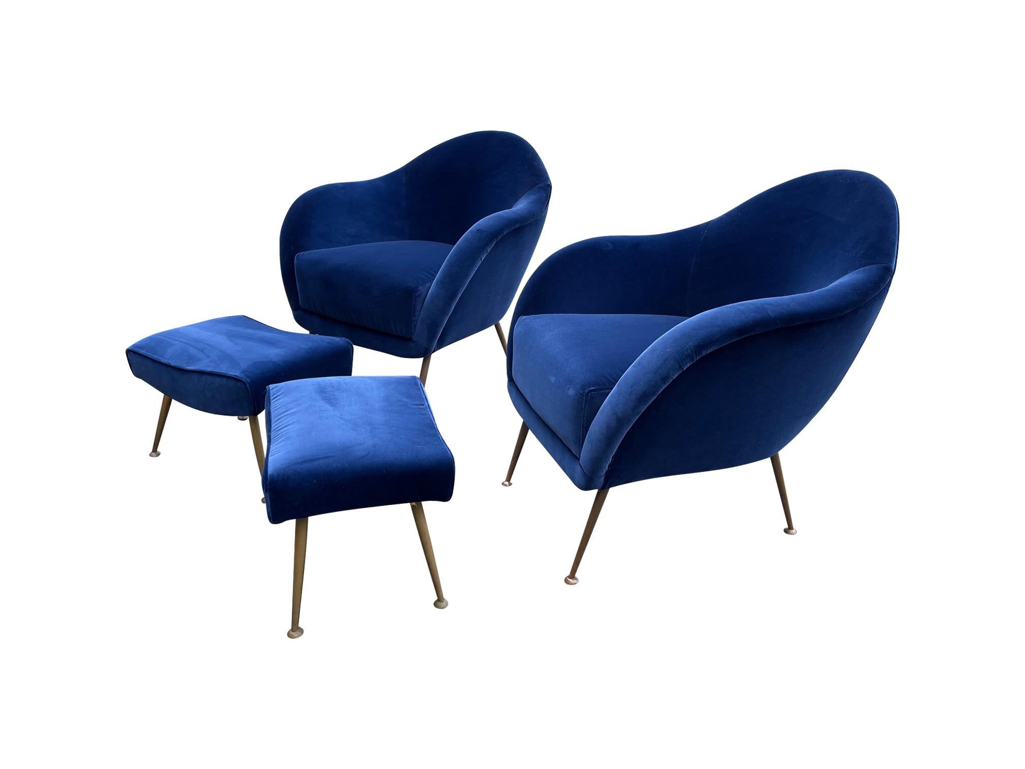 Pair of 1950s Italian Armchairs with Matching Ottomans Reupholstered in Velvet In Good Condition In London, GB