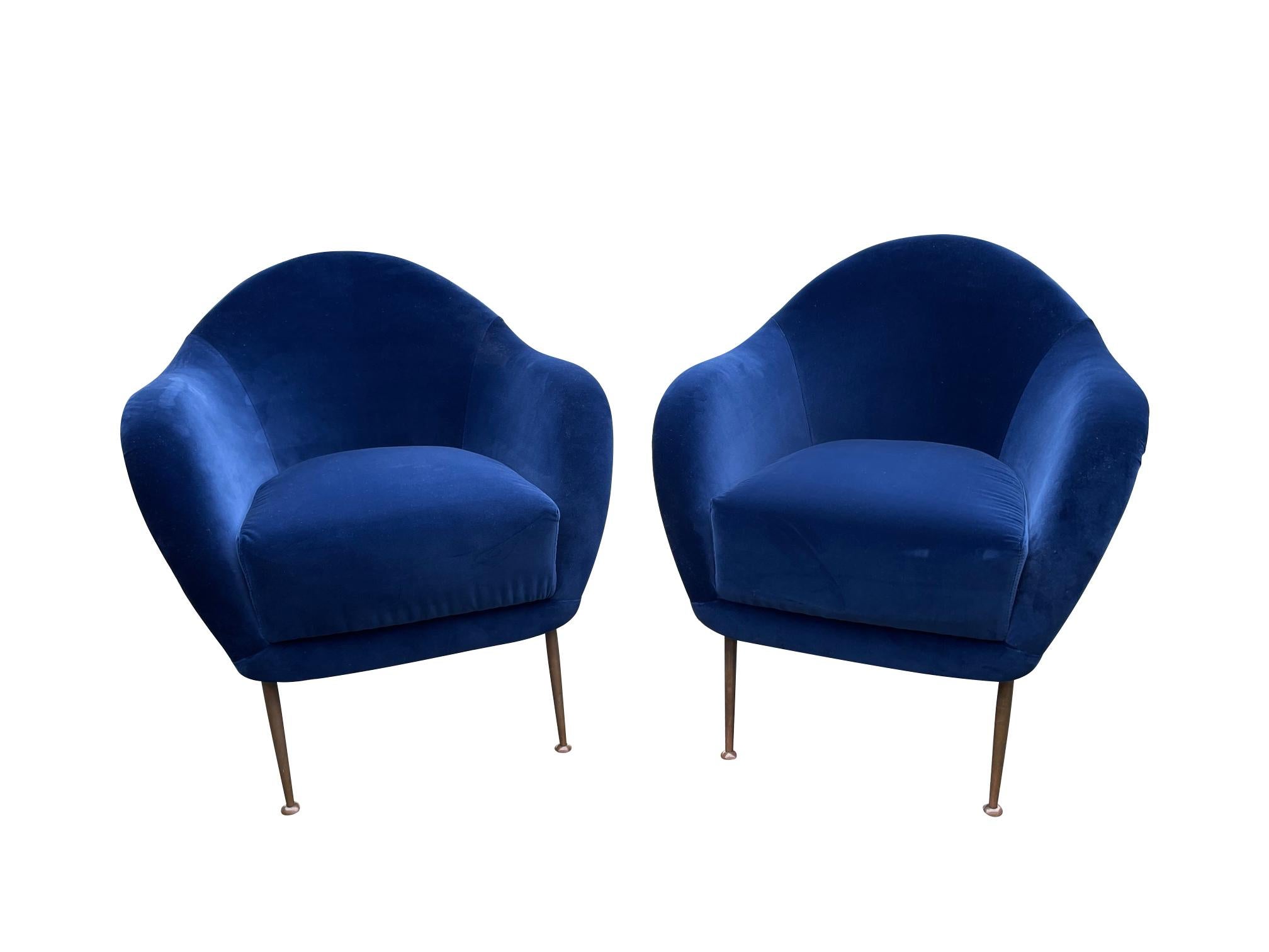 Pair of 1950s Italian Armchairs with Matching Ottomans Reupholstered in Velvet 1