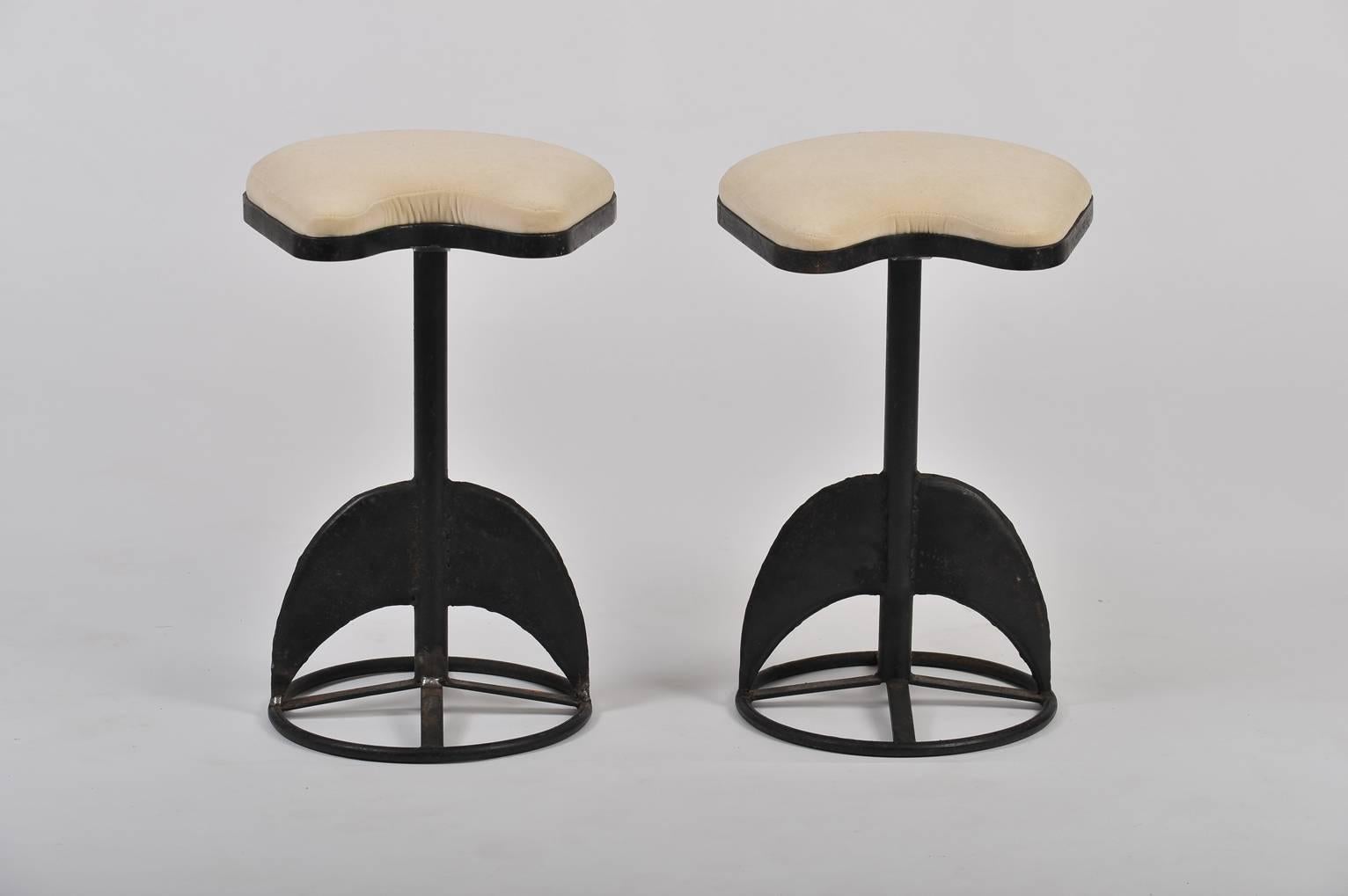 A pair of black patinated wrought iron sculptural stools, with most unusual horse shoe shaped seats. Newly upholstered in ivory velvet
Italy, circa 1950.