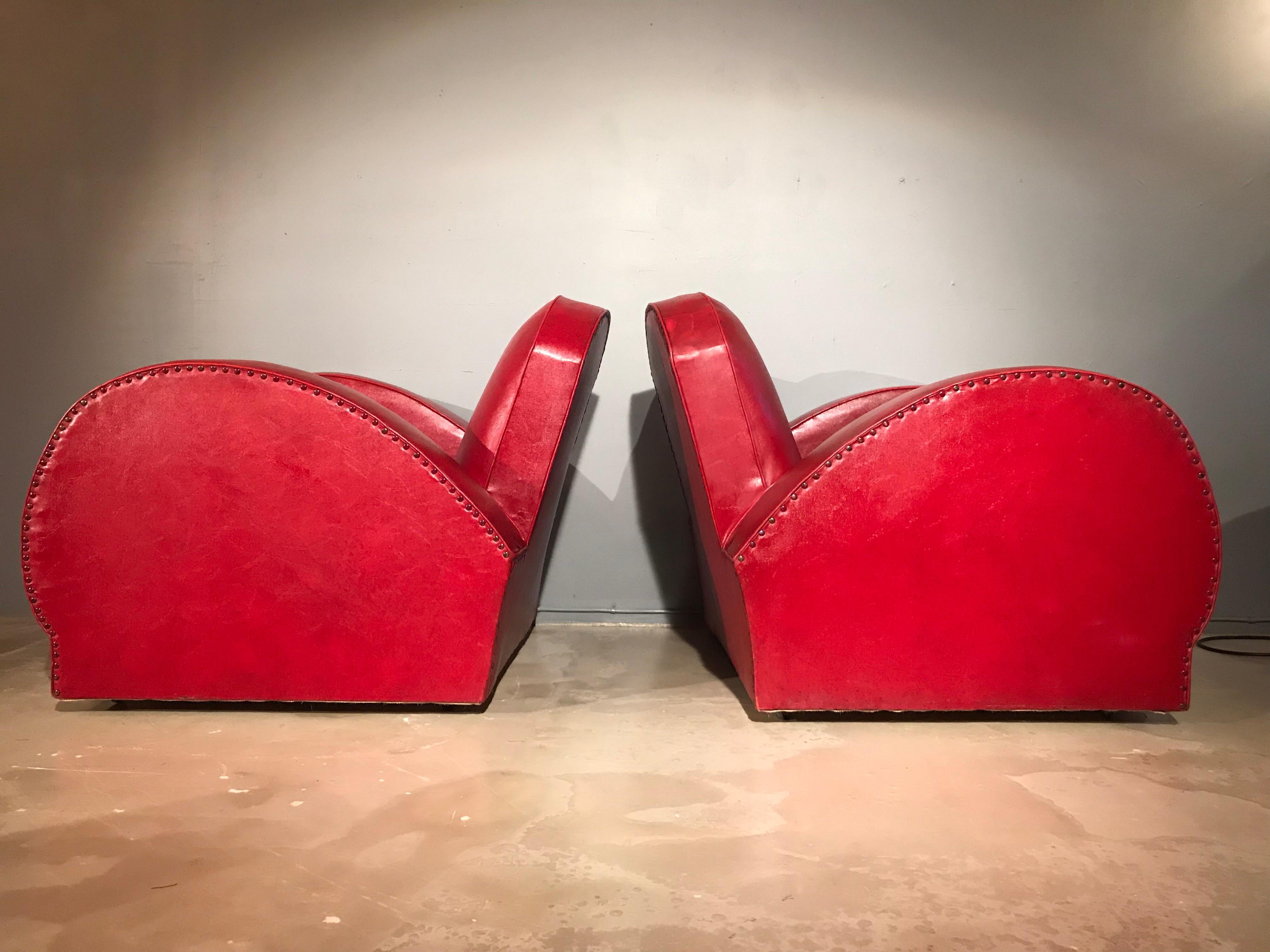 Paar 1950er Lounge-Stühle aus Kunstleder im Zustand „Gut“ in Søborg, DK