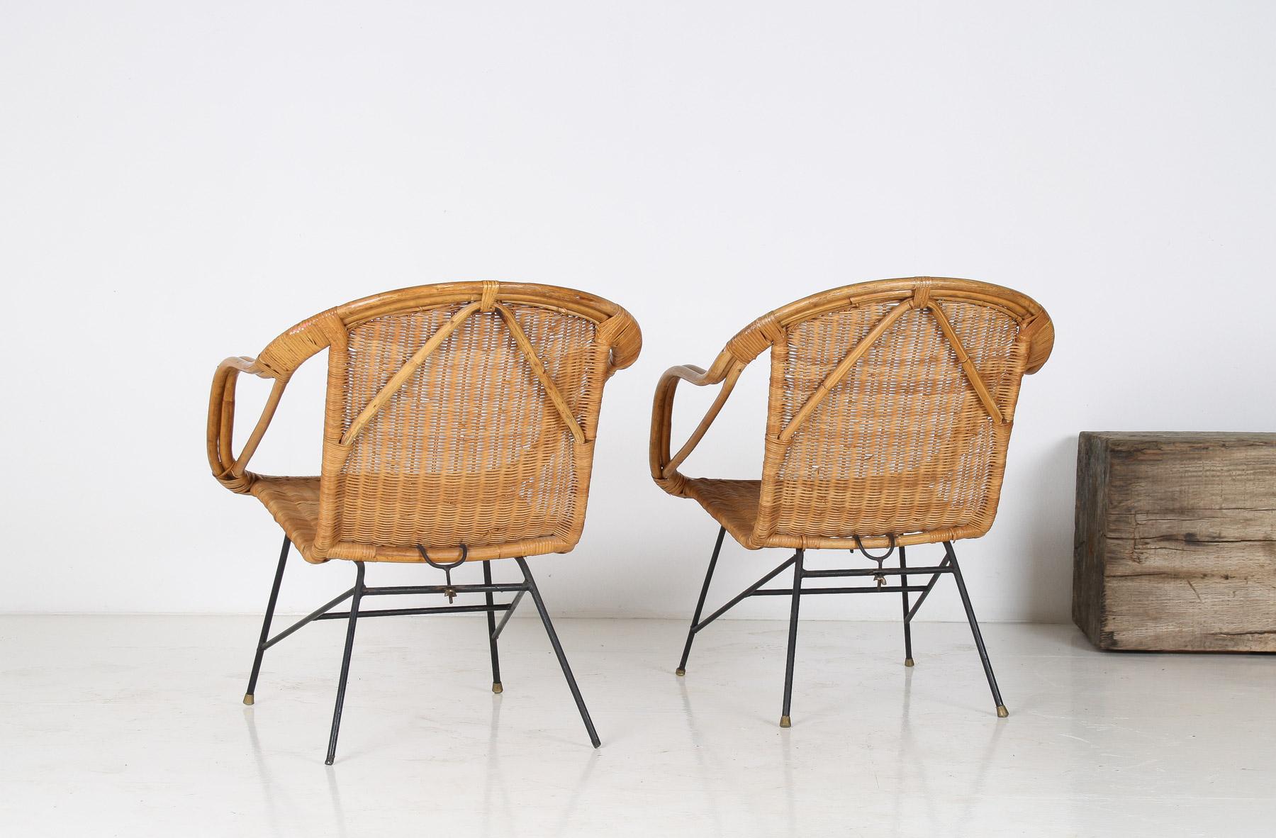 Paire de chaises panier en rotin du milieu du siècle dernier des années 1950 à la manière d'Arthur Umanoff en vente 5