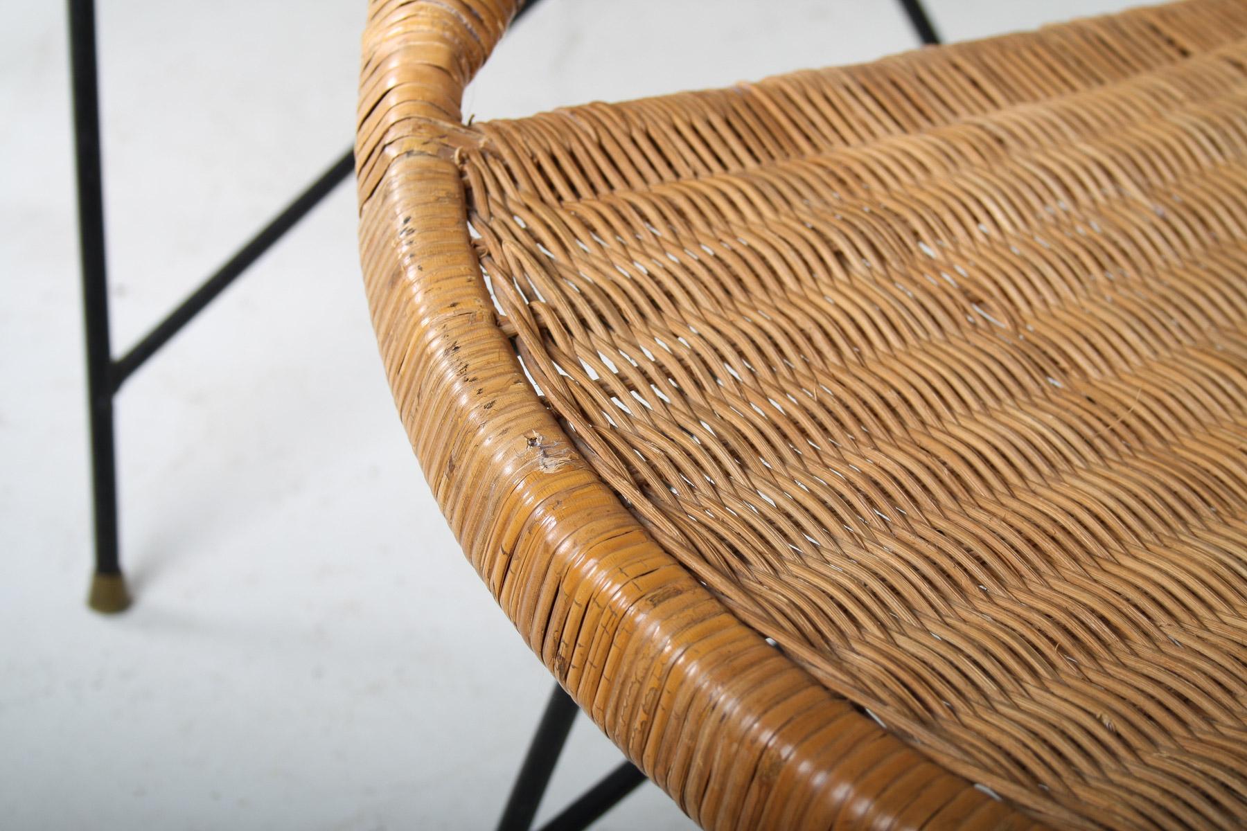 Paire de chaises panier en rotin du milieu du siècle dernier des années 1950 à la manière d'Arthur Umanoff en vente 10