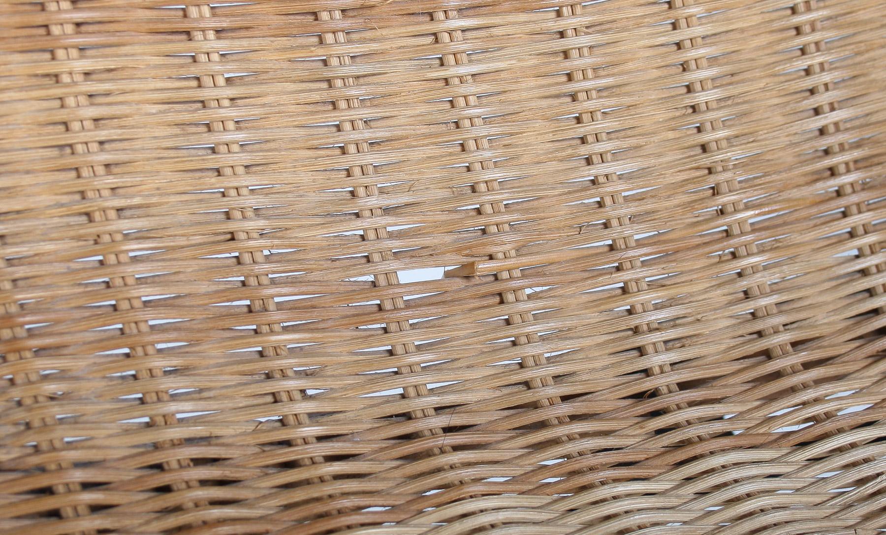 Paire de chaises panier en rotin du milieu du siècle dernier des années 1950 à la manière d'Arthur Umanoff en vente 12