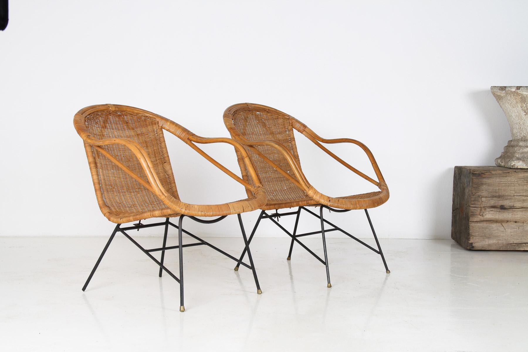 Mid-Century Modern Paire de chaises panier en rotin du milieu du siècle dernier des années 1950 à la manière d'Arthur Umanoff en vente