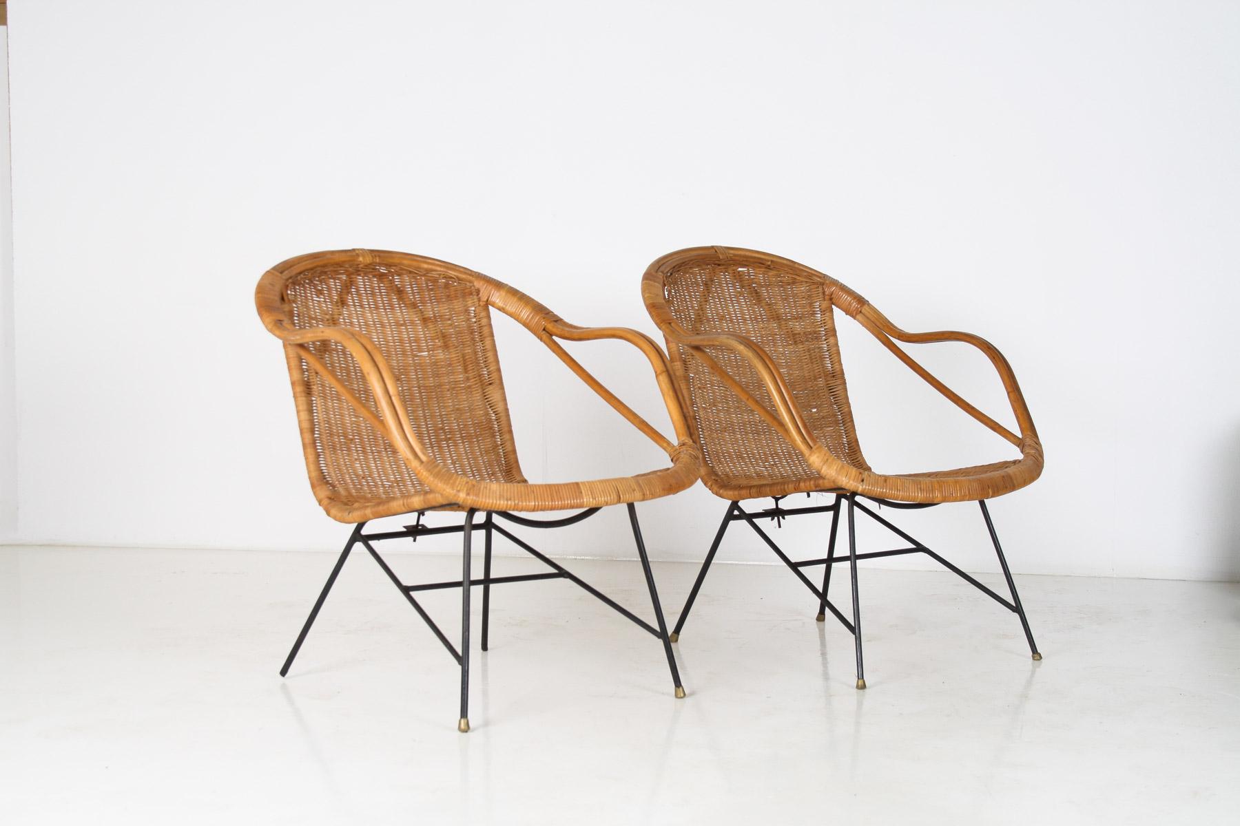 Paire de chaises panier en rotin du milieu du siècle dernier des années 1950 à la manière d'Arthur Umanoff Bon état - En vente à Llanbrynmair, GB