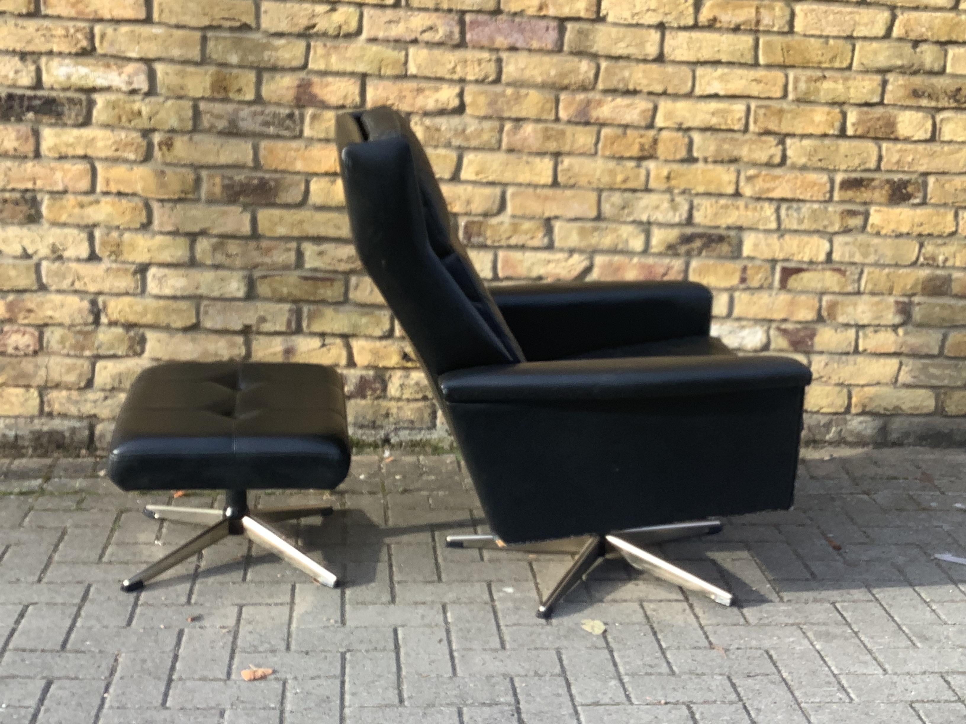 Cotton A pair of 1950’s restored  armchairs For Sale