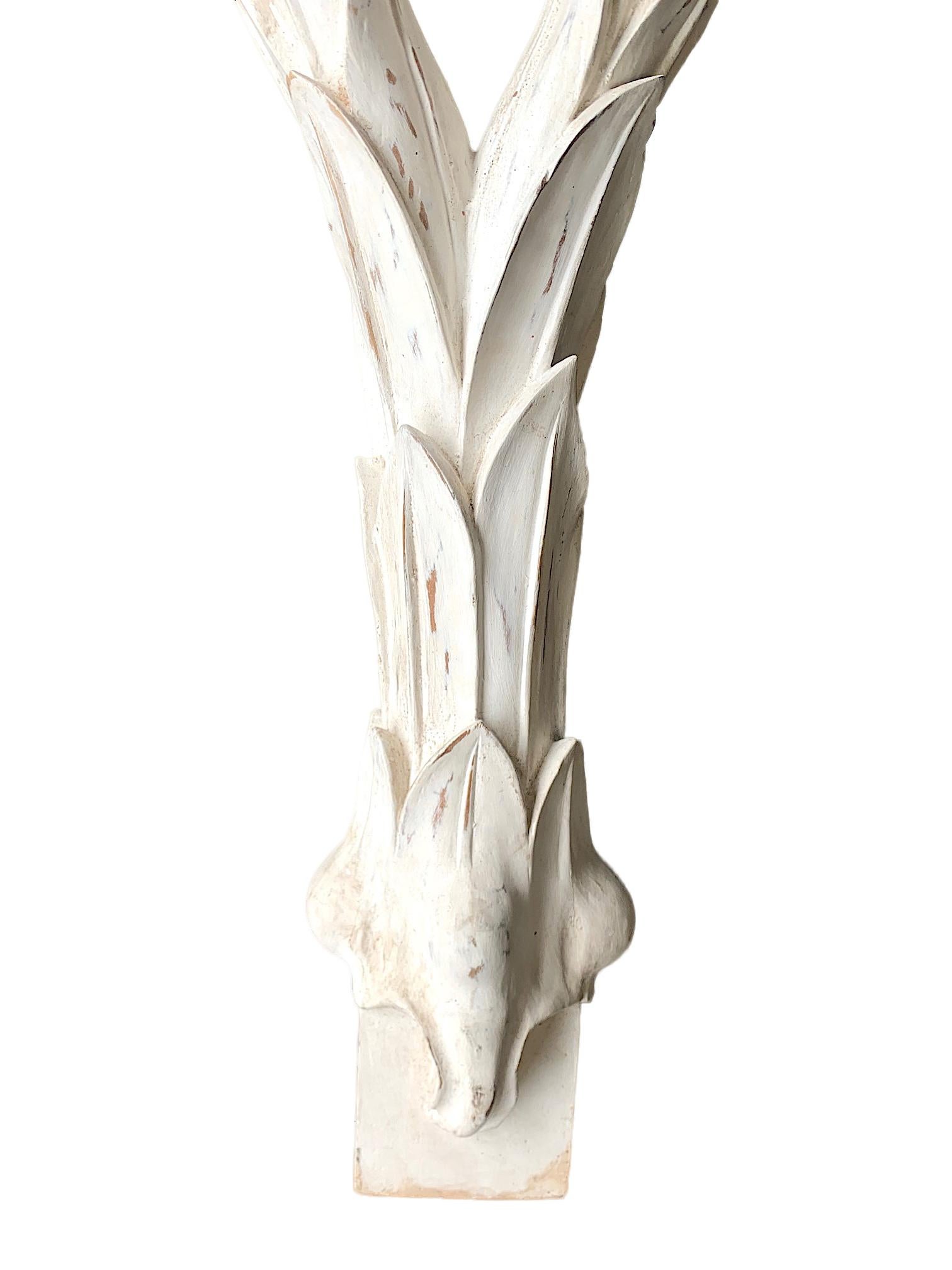 Ein Paar Konsolentische im Stil von Serge Roche aus geschnitztem Holz und lackierten Palmen aus den 1950er Jahren 5