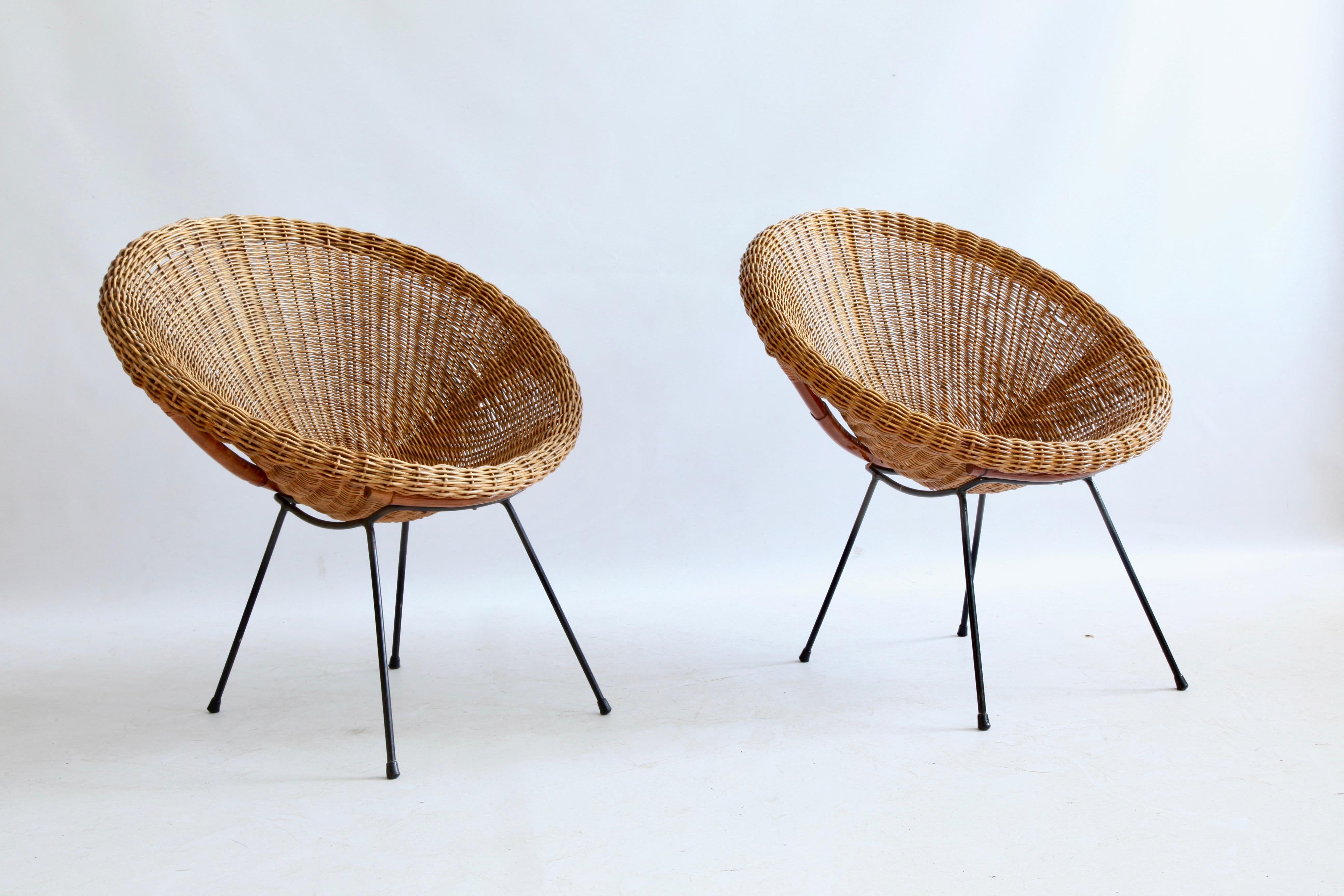Italian Pair of 1950s Wicker and Iron Frame Pod Capsule Lounge Chairs