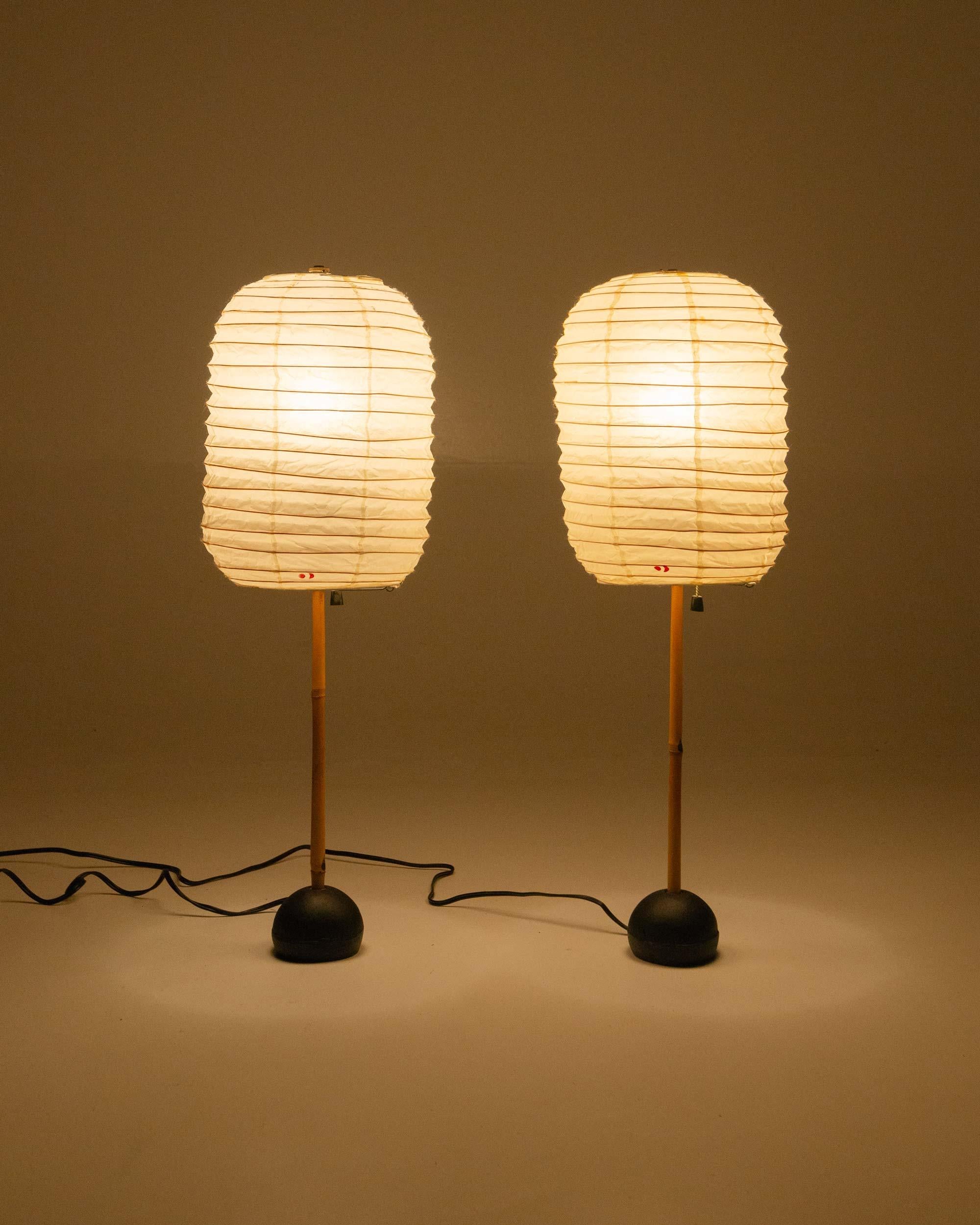 Una coppia di lampade da tavolo Isamu Noguchi Akari del 1951 BB1-30DL, Nuovo stock in vendita 2