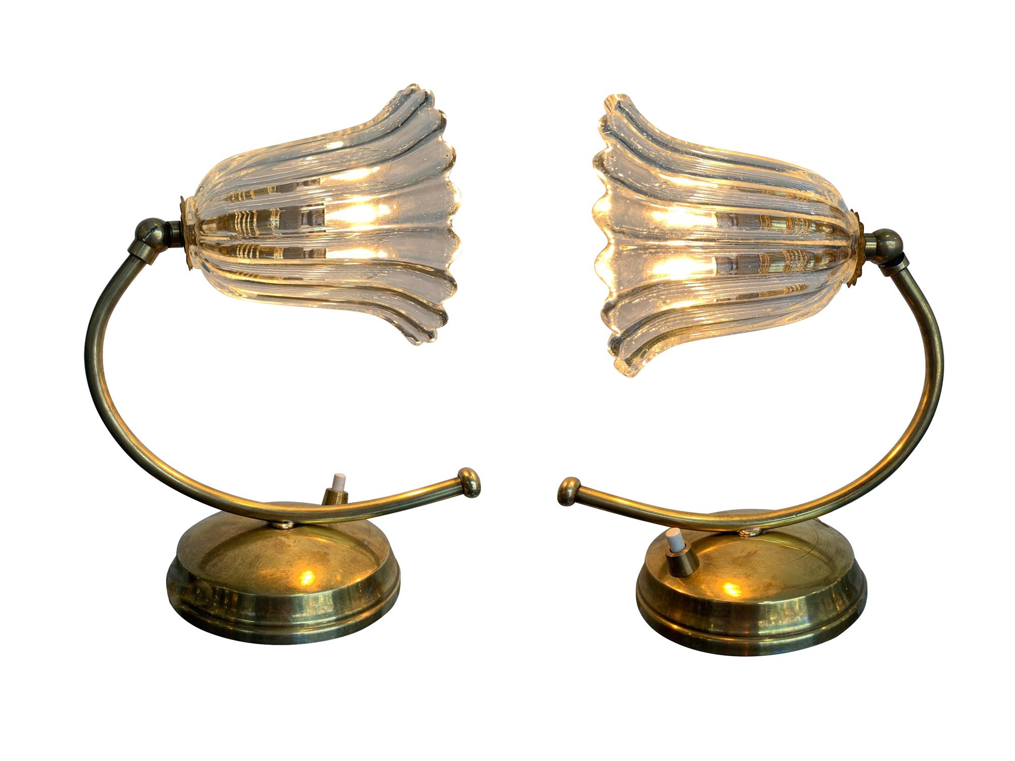 Mid-Century Modern Pair of 1960s Barovier Style Italian Lamps with Glass Flower Shaped Shades 