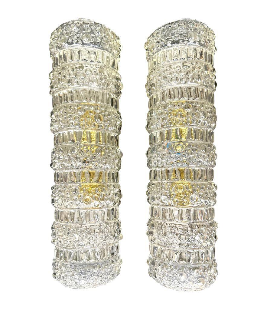 A pair of 1960s clear geometric textured glass wall lights In Good Condition For Sale In London, GB