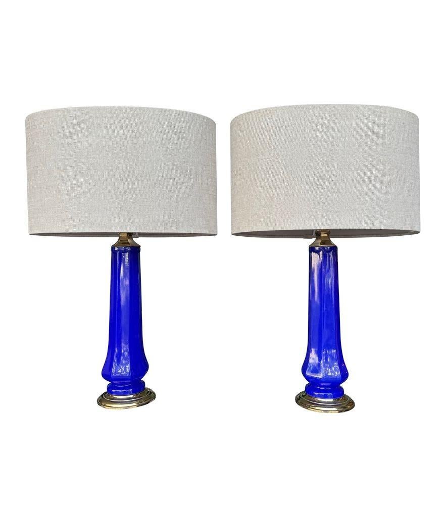 Pareja de lámparas de cristal opalino azul cobalto de Murnao, años 60, de Gino Cenedese Moderno de mediados de siglo en venta