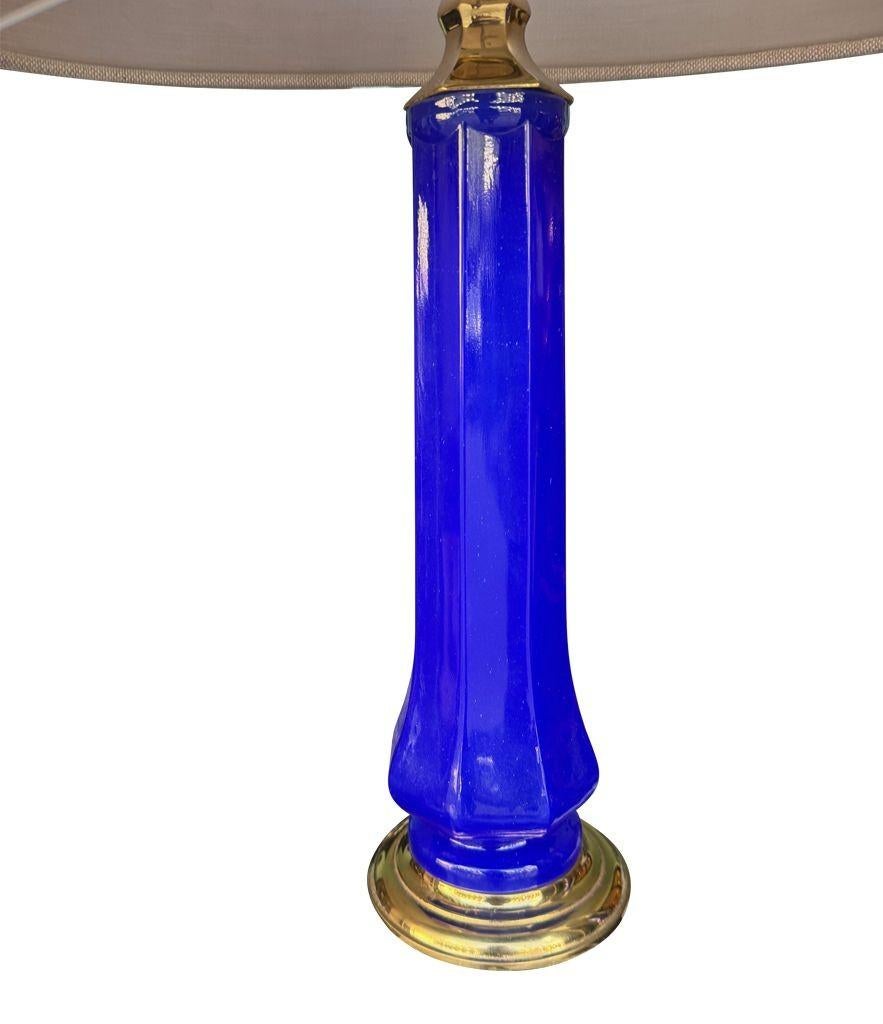 Pareja de lámparas de cristal opalino azul cobalto de Murnao, años 60, de Gino Cenedese Cristal de Murano en venta