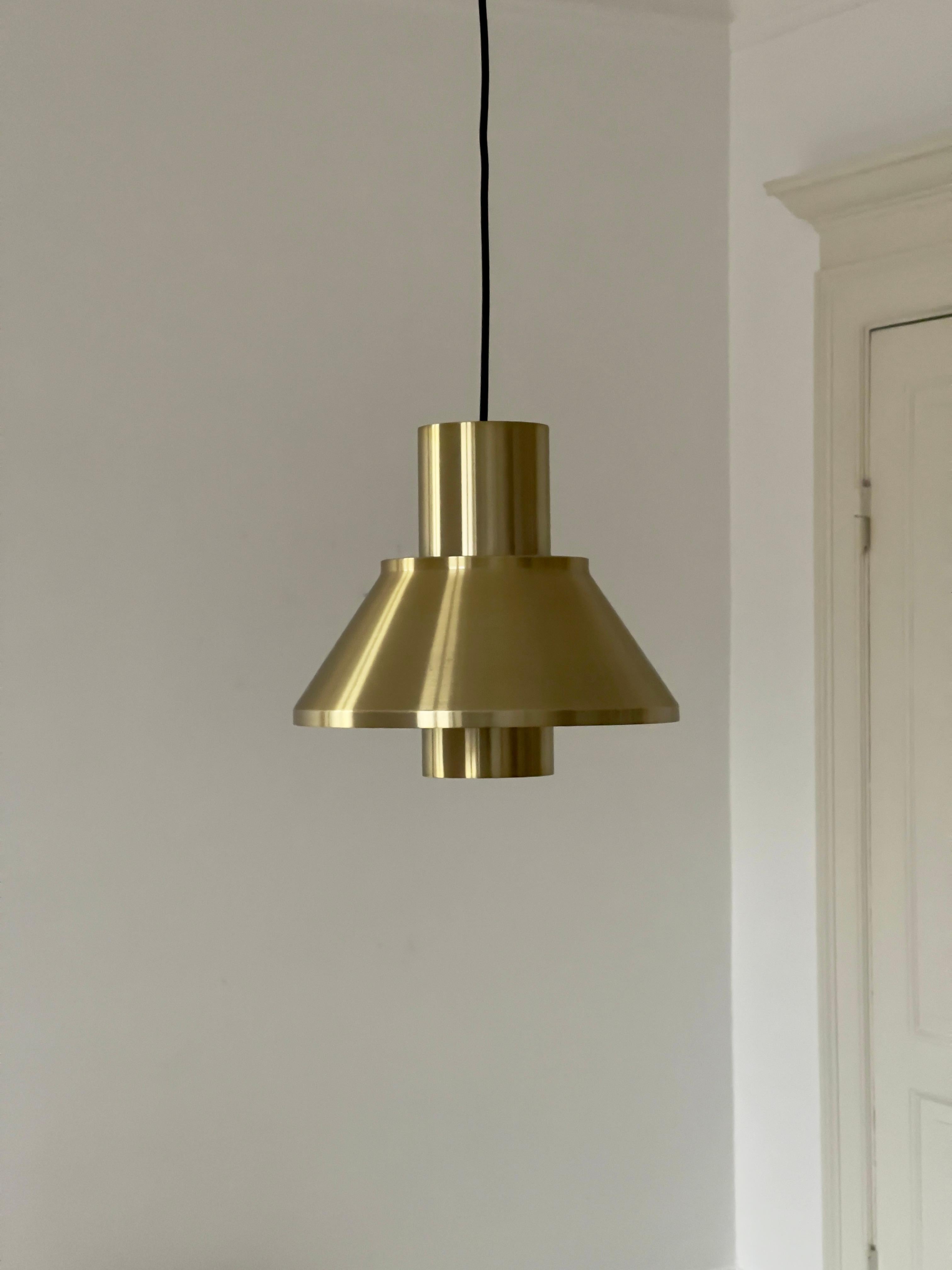 Metà XX secolo Coppia di pendenti moderni danesi originali degli anni '60 di Jo Hammerborg per Fog & Mørup in vendita