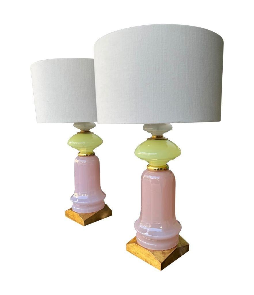 Coppia di lampade in vetro opalino di Murano color lavanda e verde degli anni '60, di Cenedese in vendita 3