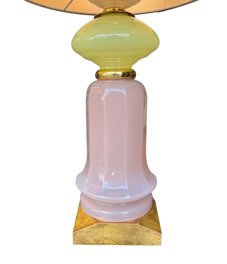 Coppia di lampade in vetro opalino di Murano color lavanda e verde degli anni '60, di Cenedese In condizioni buone in vendita a London, GB