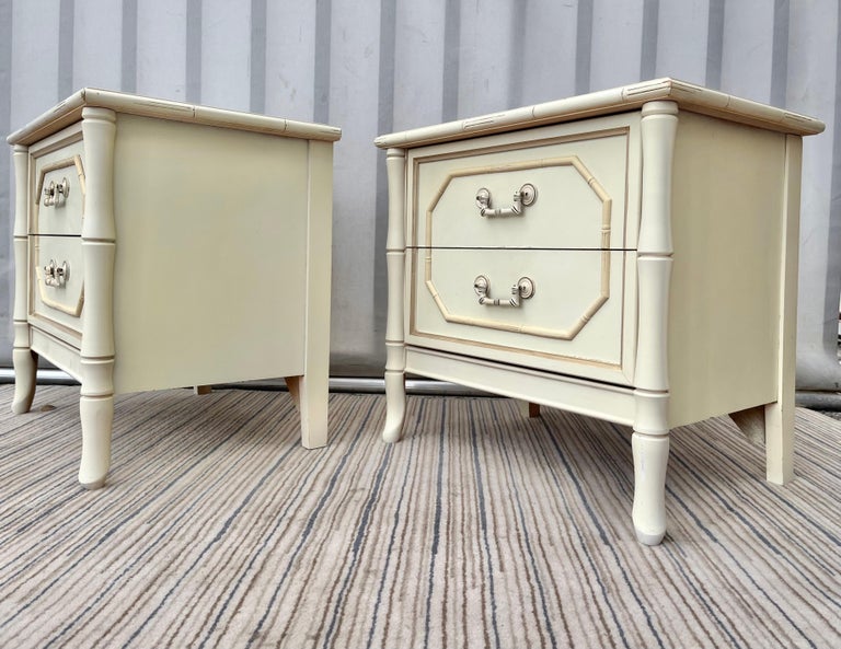 Pair of 1960s Mid Century Hollywood Regency Broyhill Faux Bamboo Nightstands In Good Condition For Sale In Miami, FL