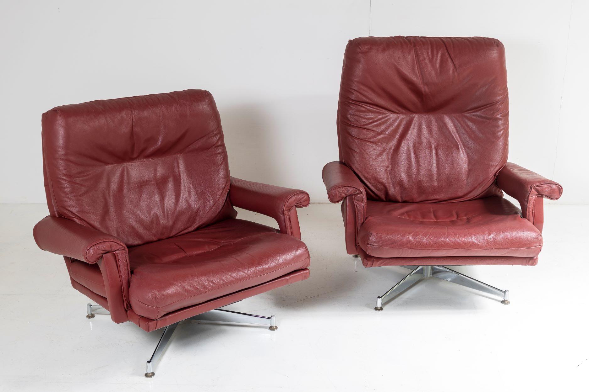 Pair of 1960s Mid-Century Howard Keith Leather Swivel Chairs on Chrome Base 5