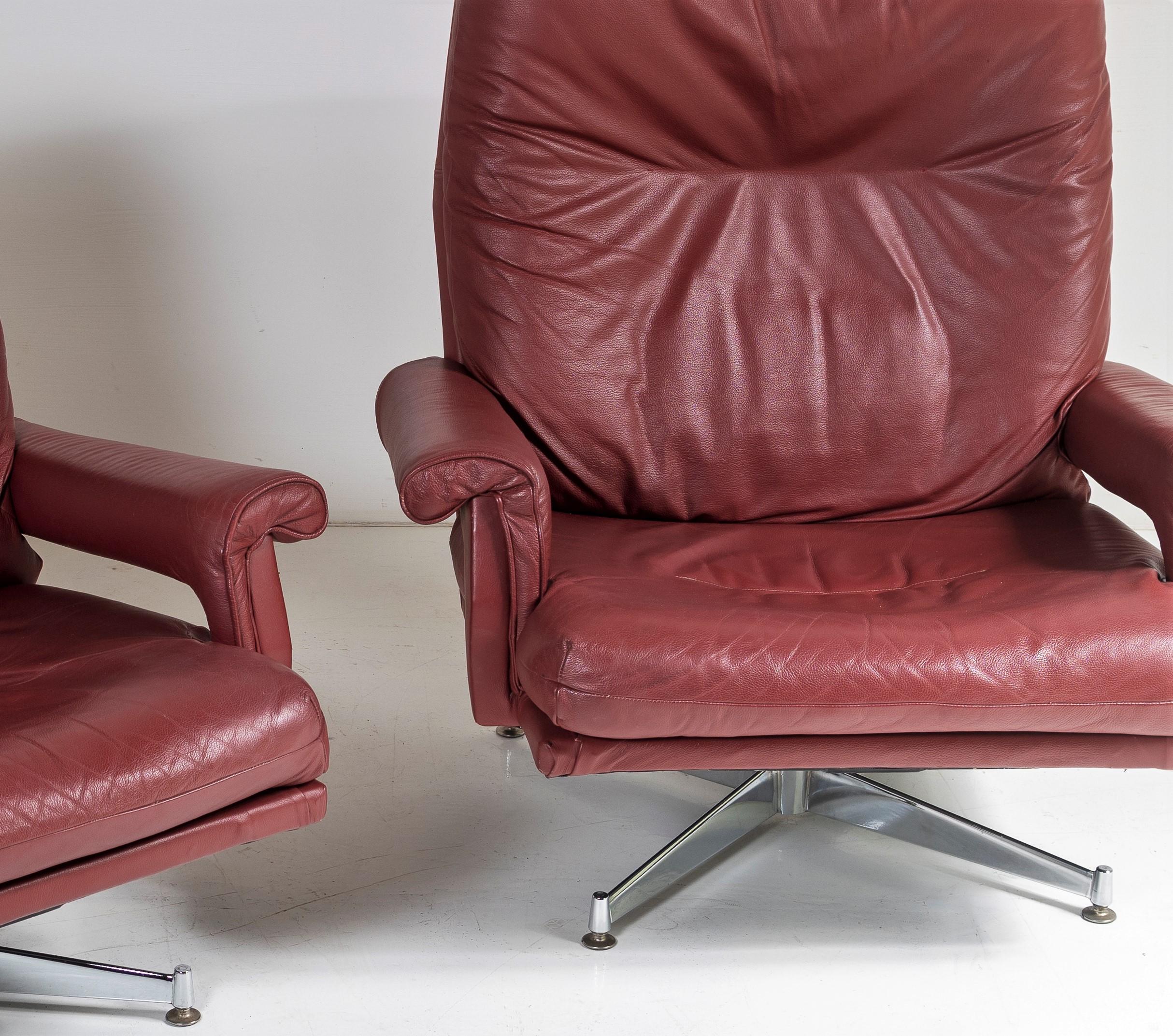 British Pair of 1960s Mid-Century Howard Keith Leather Swivel Chairs on Chrome Base